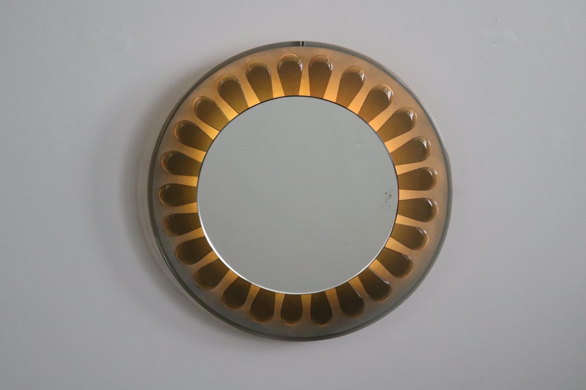 Flower-shaped wall mirror by Max Ingrand for Fontana Arte Italia 1964 In Excellent Condition For Sale In Rovereta, SM