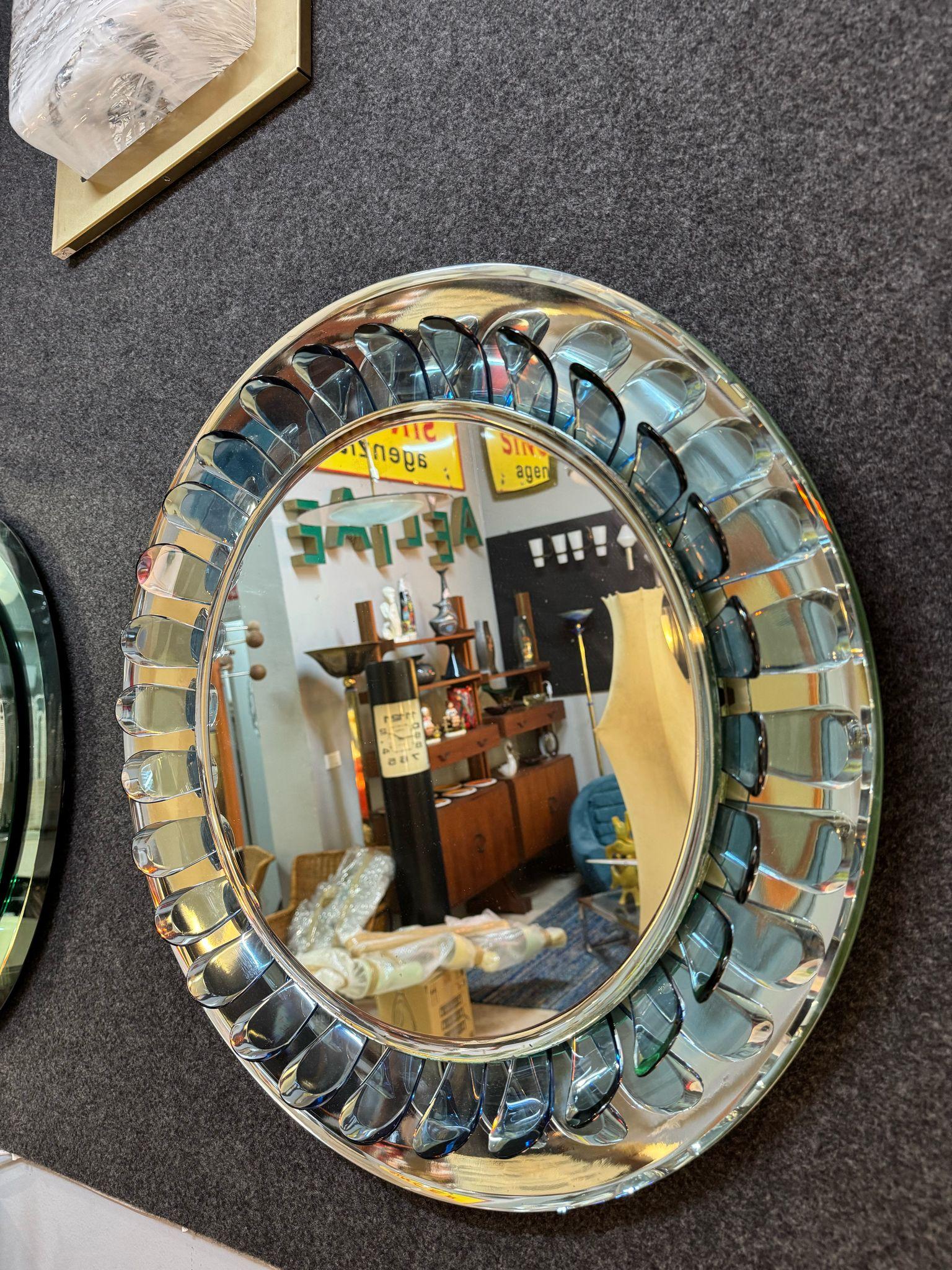 Flower-shaped wall mirror by Max Ingrand for Fontana Arte, Italy In Good Condition For Sale In Palermo, IT