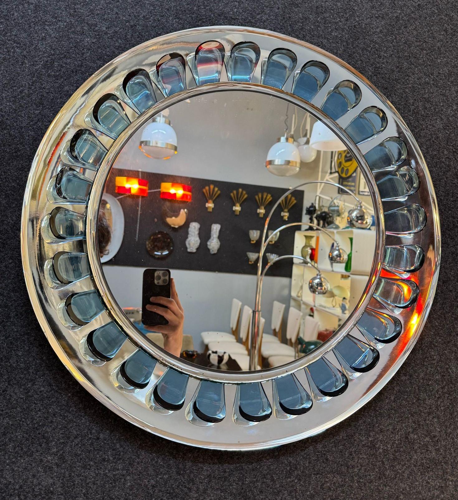 Mid-20th Century Flower-shaped wall mirror by Max Ingrand for Fontana Arte, Italy For Sale