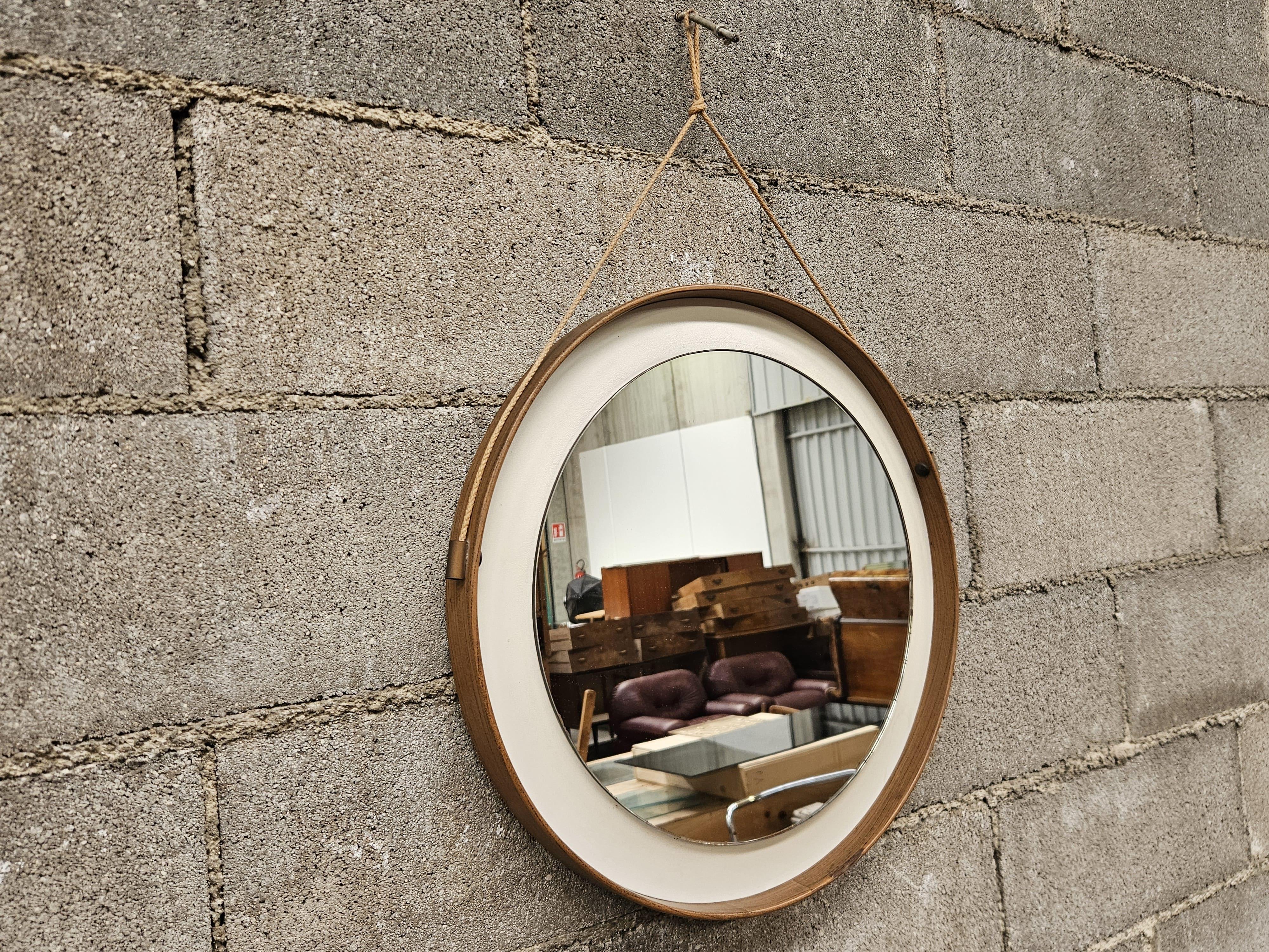 Late 20th Century Miroir mural vintage des années 1970 en pvc et faux cuir en vente