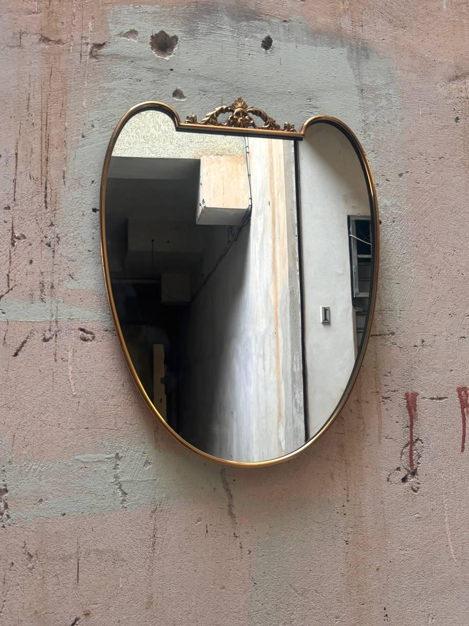 Ottone Specchio da parete Art Decò Gio ponti originale in legno, ottone Italia del 1950 in vendita