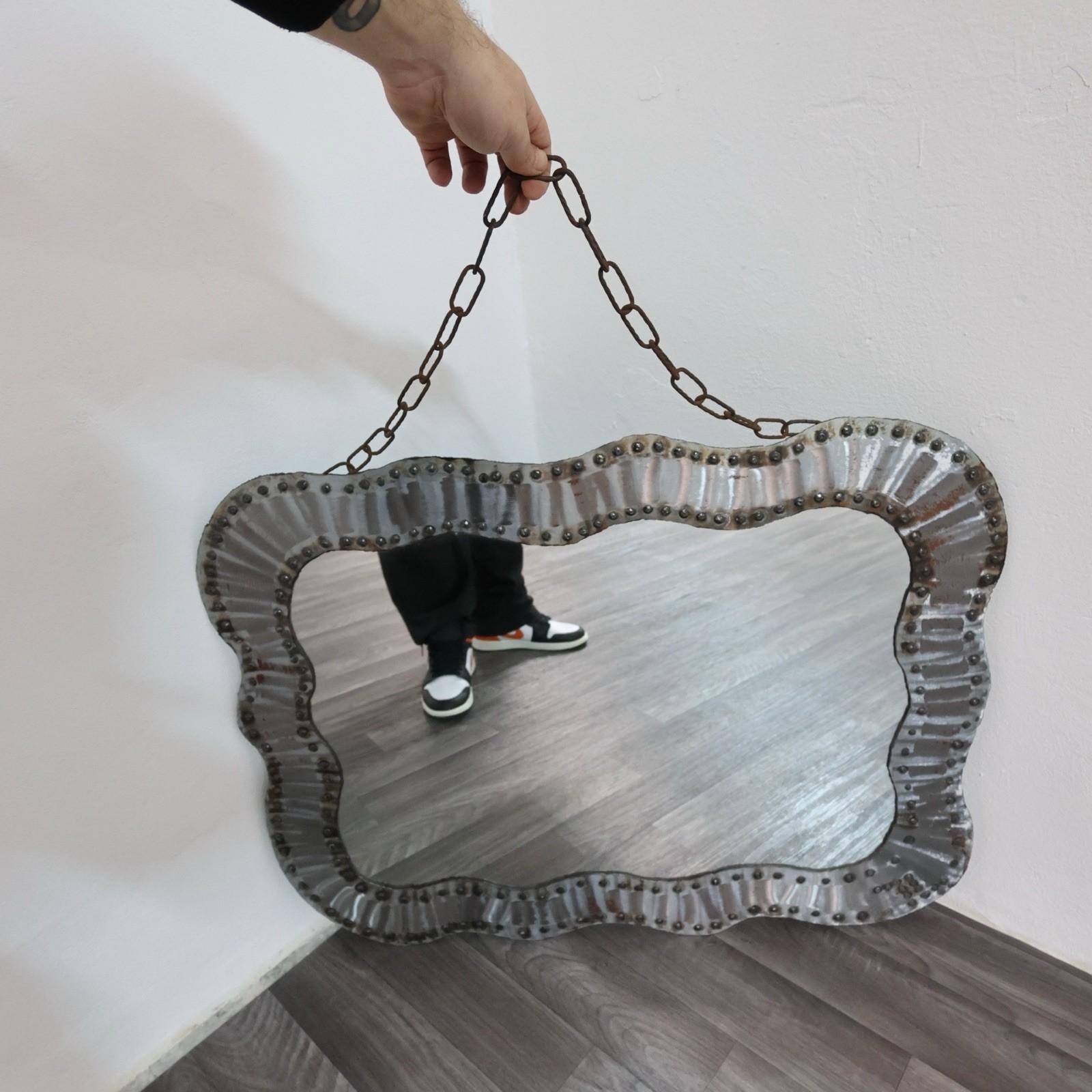 Specchio Da Parete Brutalist Borchiato In Metallo Anni 60 Design Modernariato en venta 4