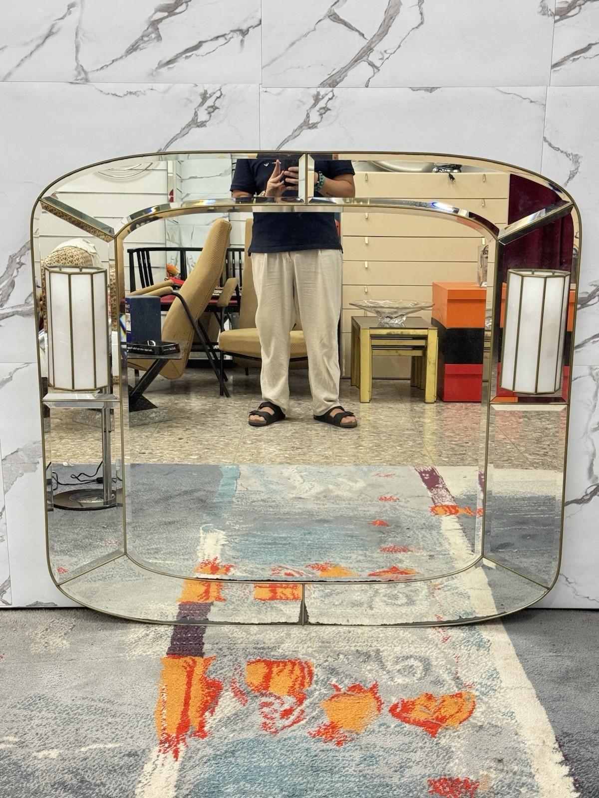 Italian Miroir mural avec paire d'appliques 70s Hollywood Regency Design en vente