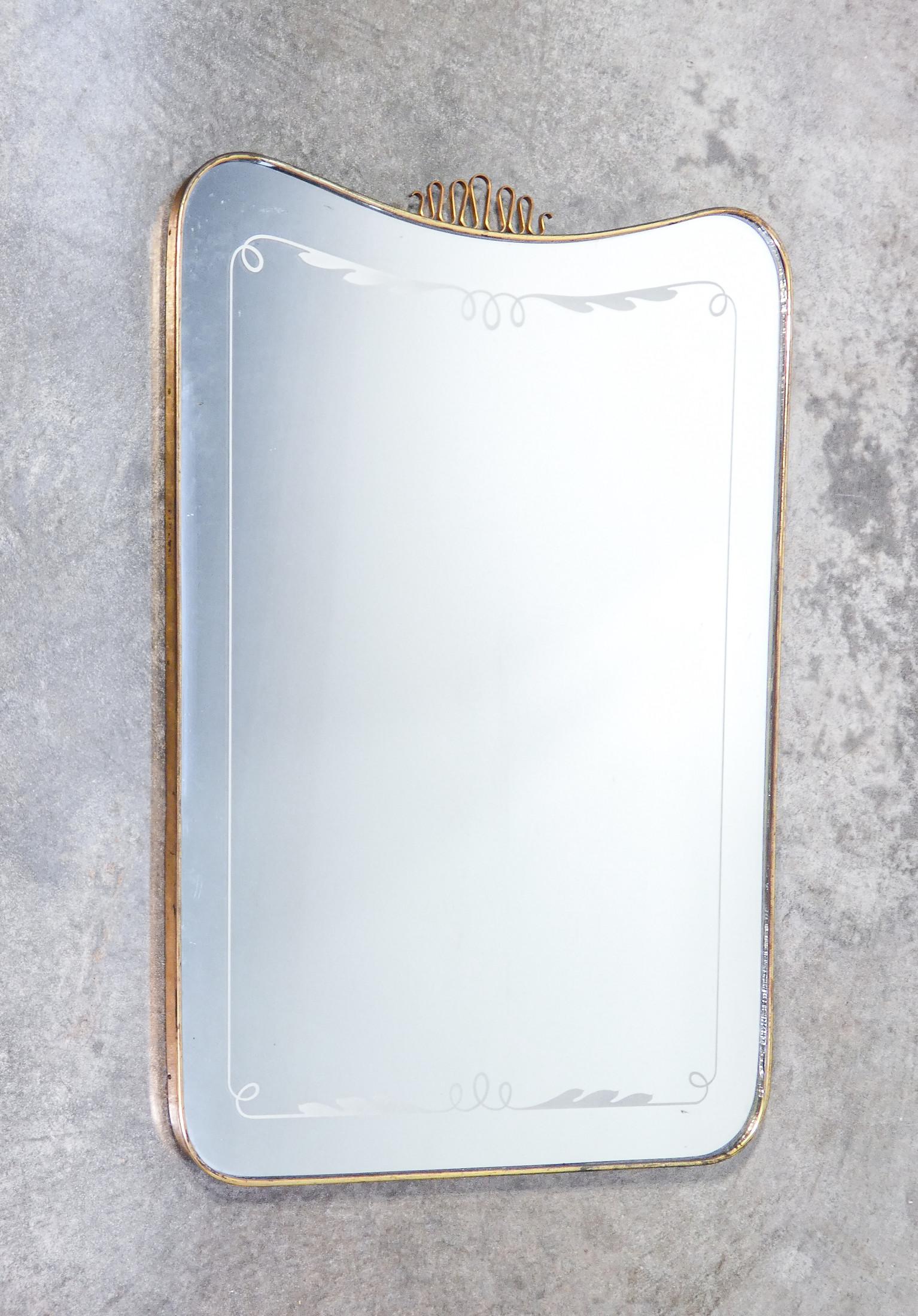 Wall mirror,
design Giò PONTI.

ORIGIN
Italy

PERIOD
1950s

DESIGNER
Gio PONTI
(1891-1979) was an influential Italian architect and designer, among the best known on the Italian and world stage. He graduated in architecture from the Milan