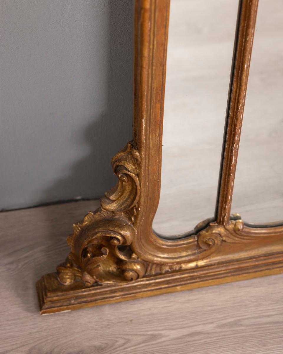 Specchio da parete in legno dorato in stile Barocco inizio xx secolo in vendita 1