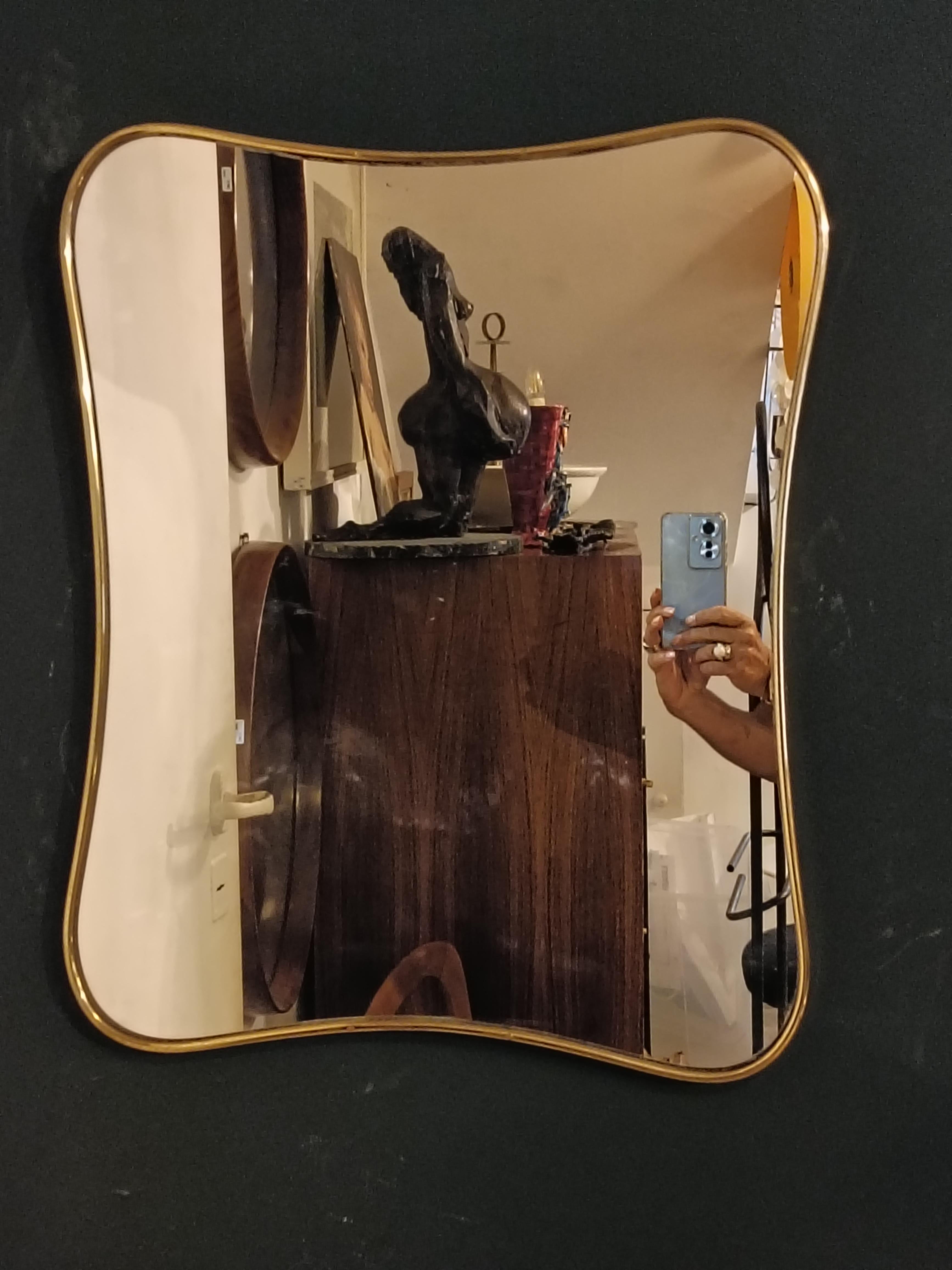 Metà XX secolo Specchio da Parete in Ottone nello Stile di Gio Ponti, Italia 1960s in vendita