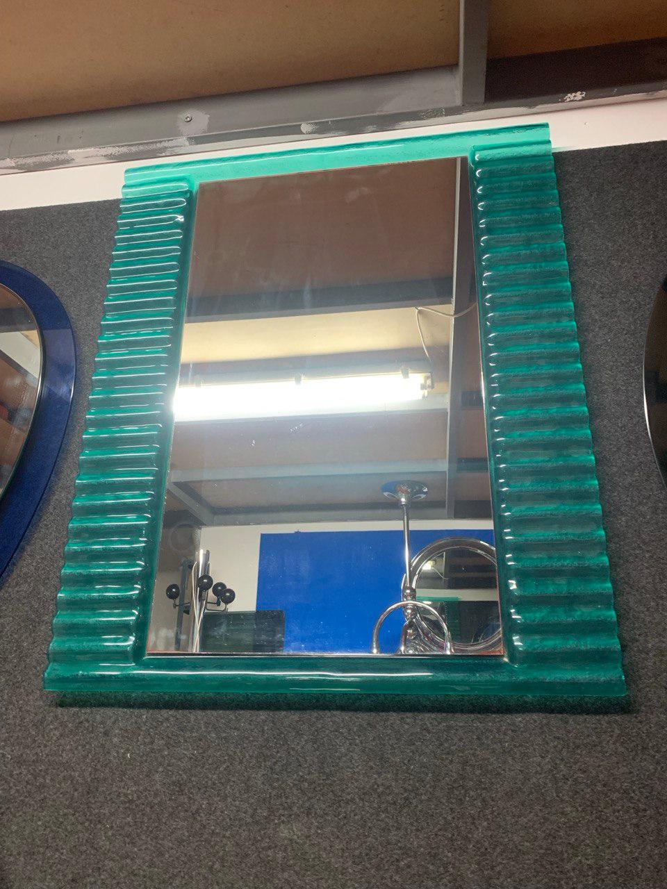 Mid-Century moderno Specchio da parete in plastica ondulata in stile Pop Art Greene & Greene, 80's in vendita