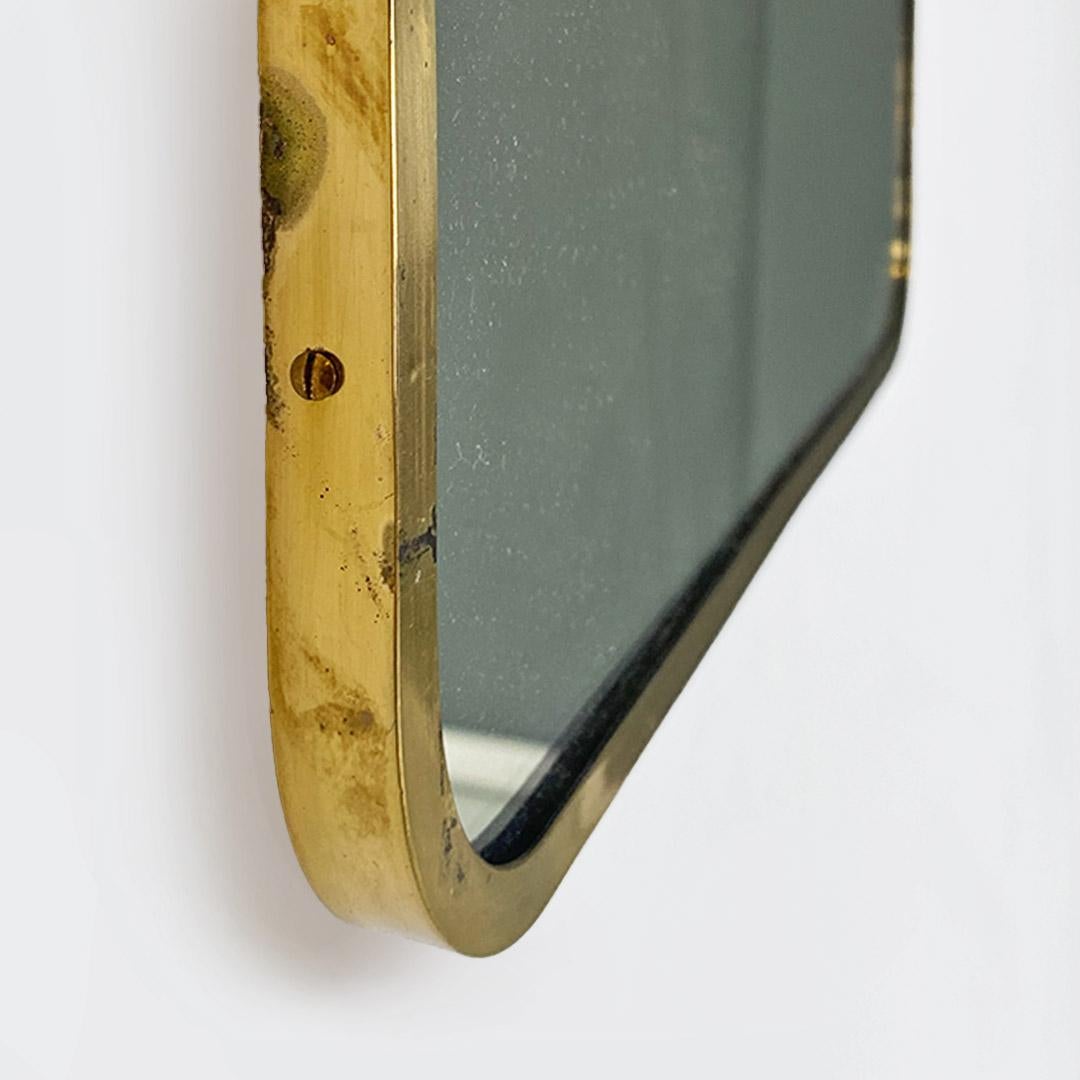 Mid-century Italian wall mirror, with brass frame, ca. 1950. For Sale 2