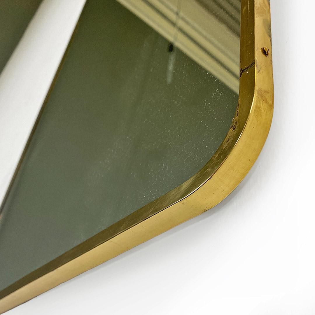 Mid-century Italian wall mirror, with brass frame, ca. 1950. For Sale 3