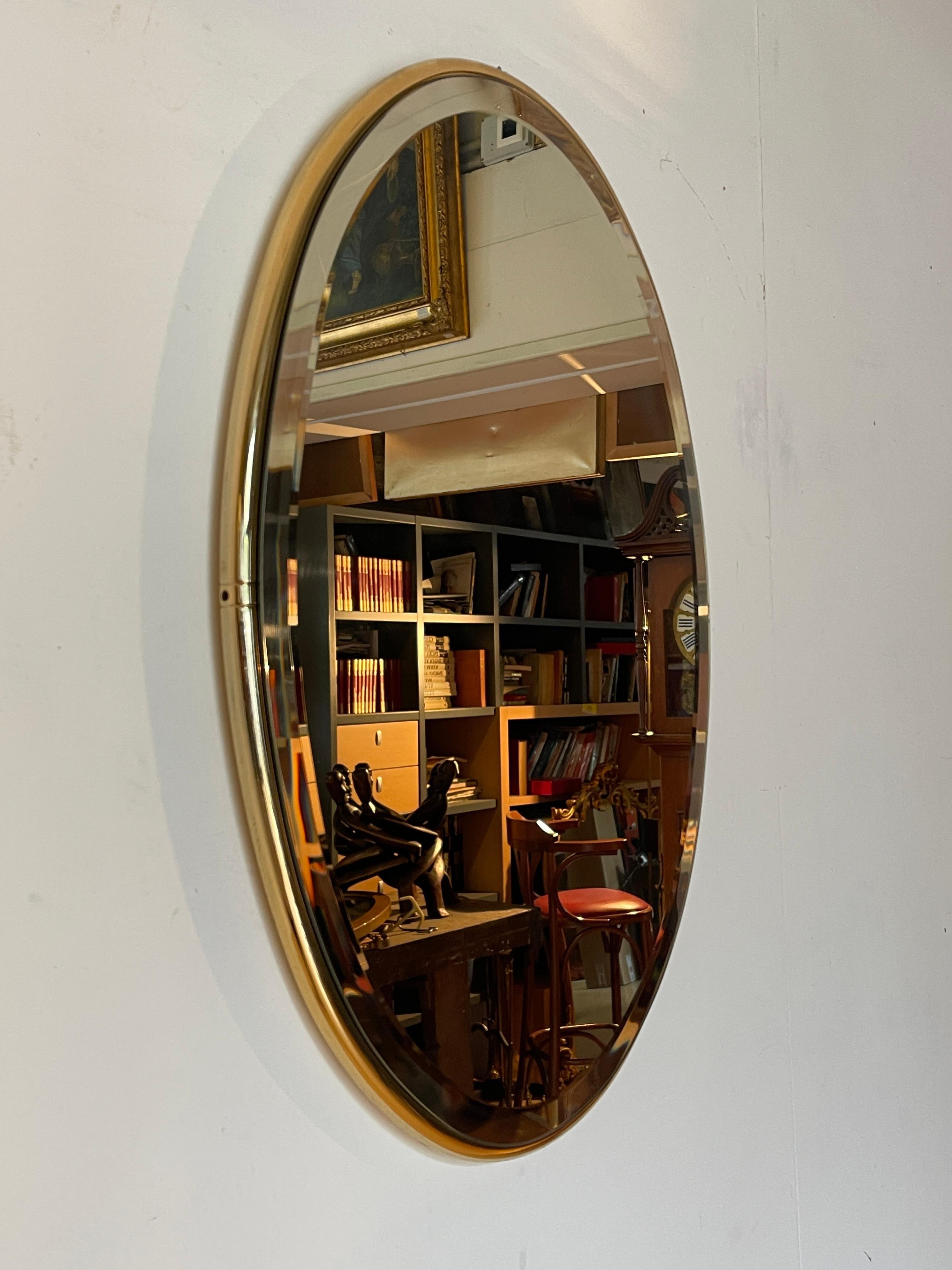 Italian Specchio da parete ovale in ottone senza bordi stile italiano vintage anni '90 in vendita