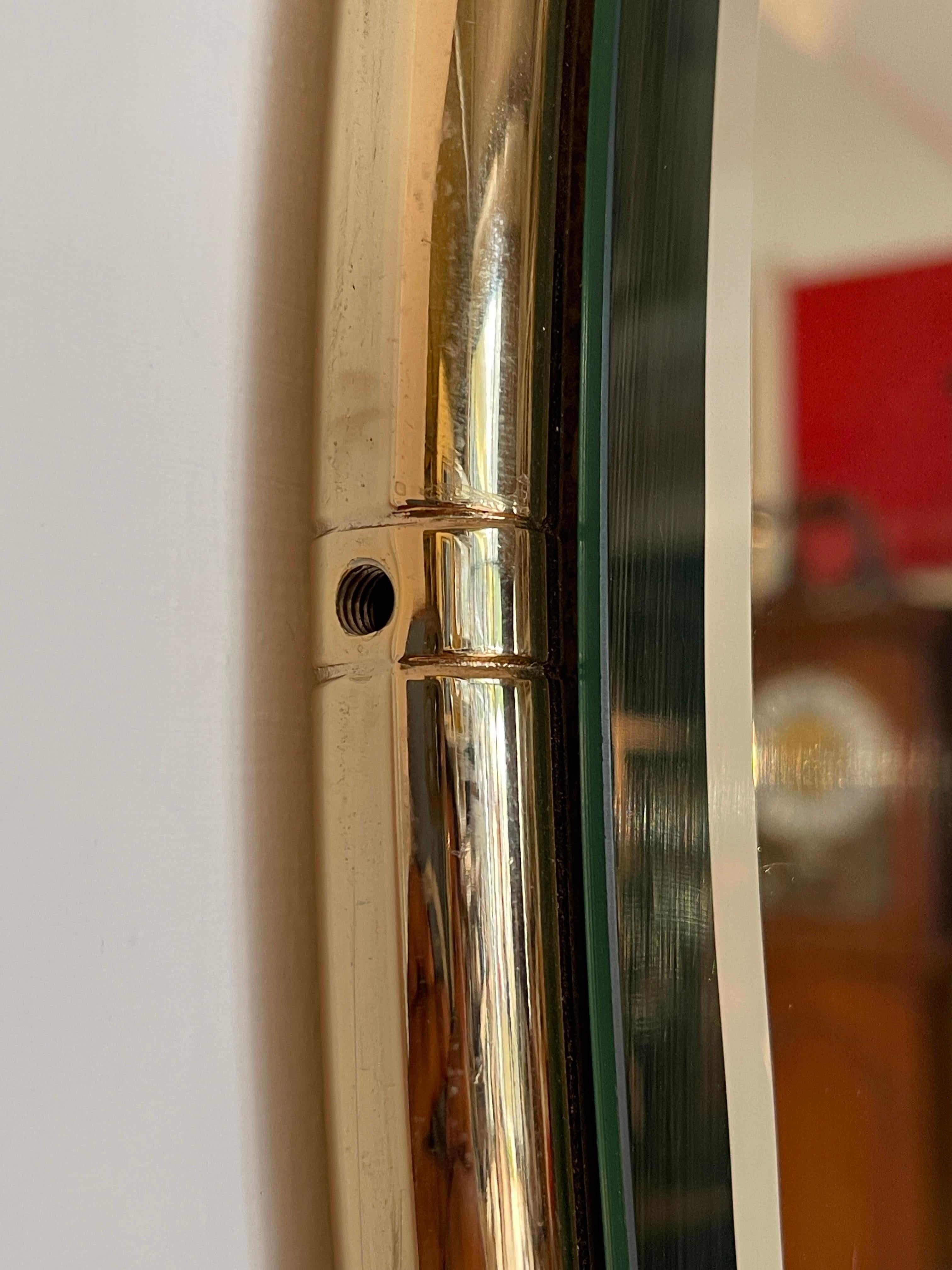 Ottone Specchio da parete ovale in ottone senza bordi stile italiano vintage anni '90 in vendita