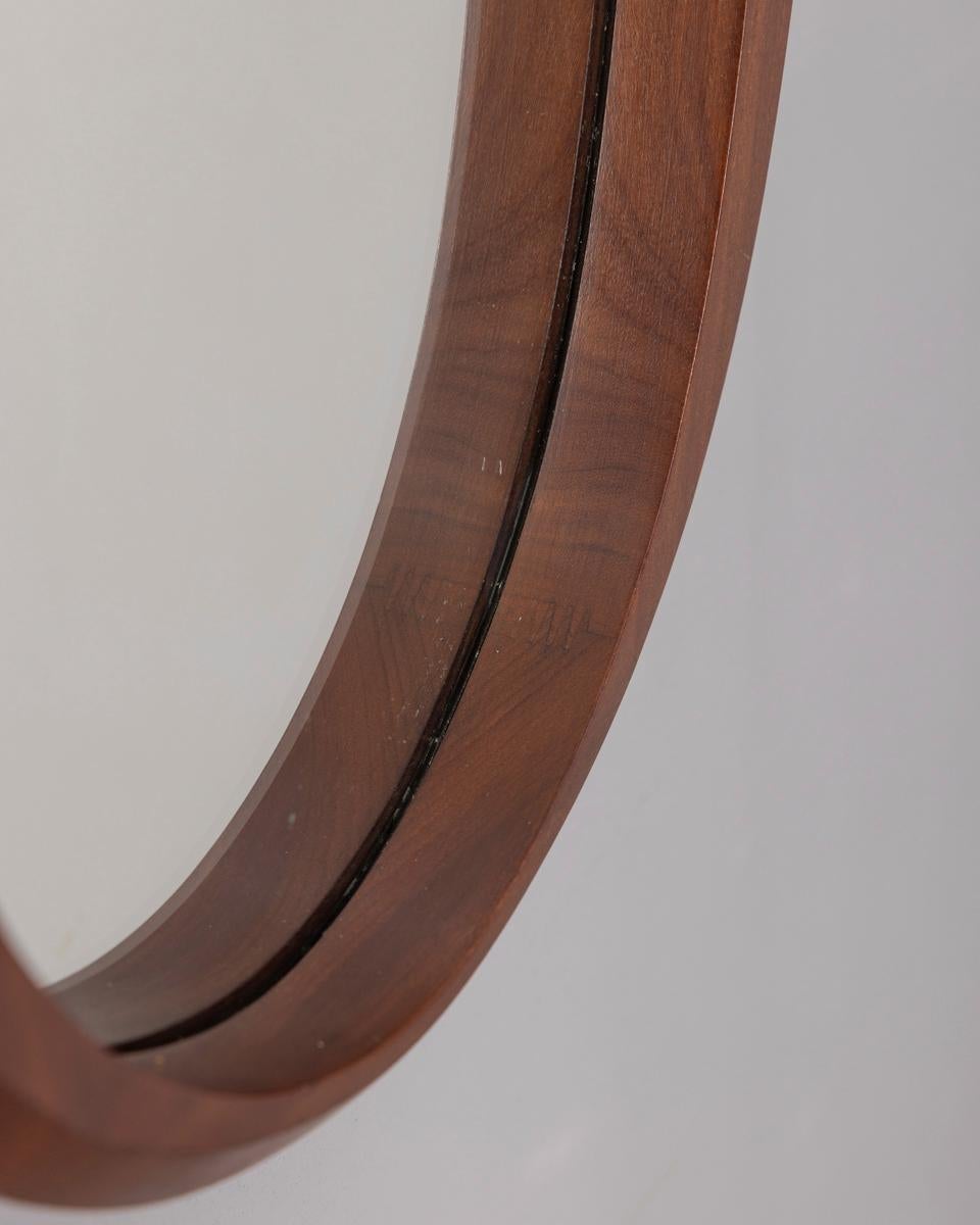 Specchio da parete ovale vintage anni '70 in legno, design Italiano In condizioni buone in vendita a None, IT