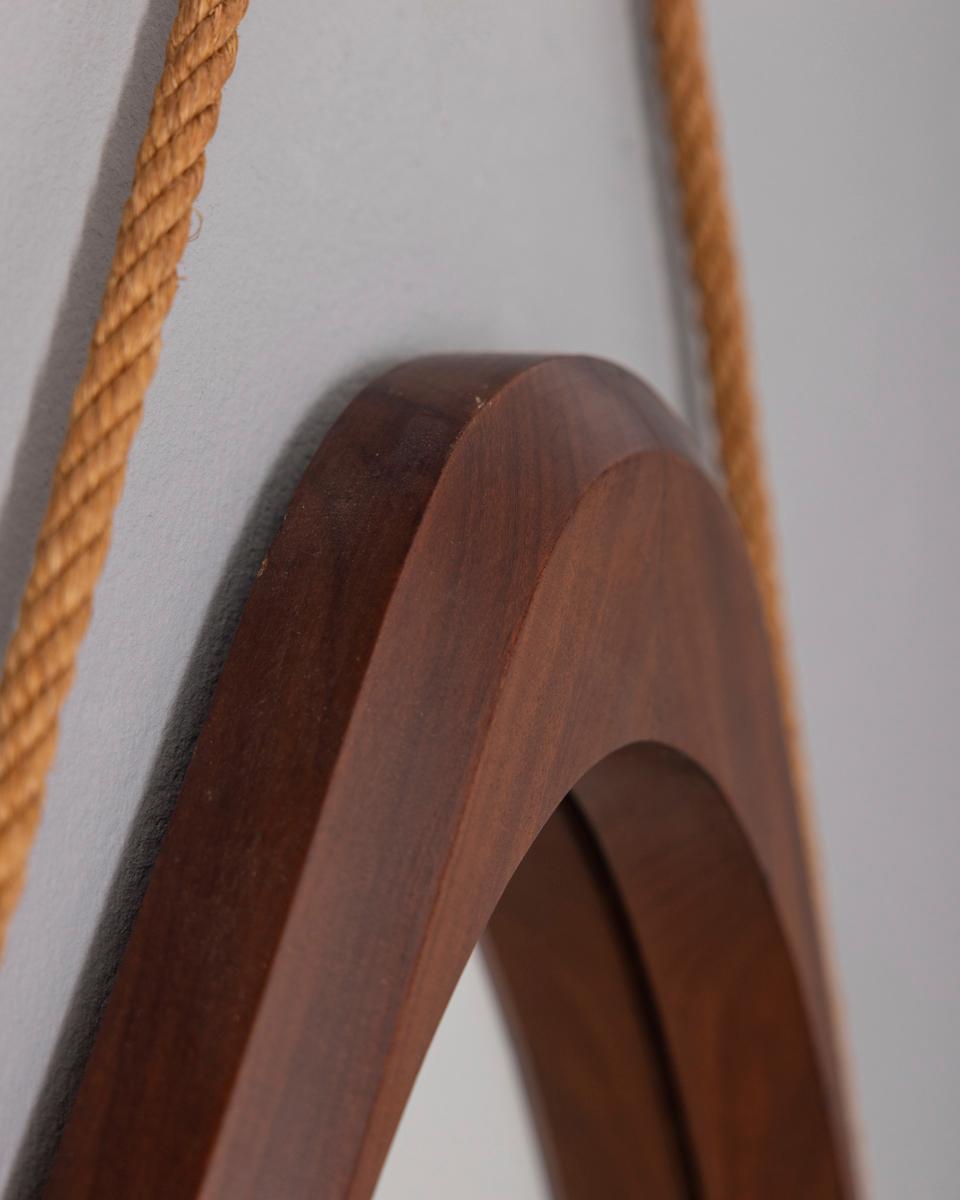 Fine XX secolo Specchio da parete ovale vintage anni '70 in legno, design Italiano in vendita