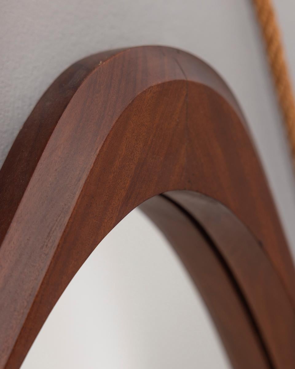 Vetro Specchio da parete ovale vintage anni '70 in legno, design Italiano in vendita