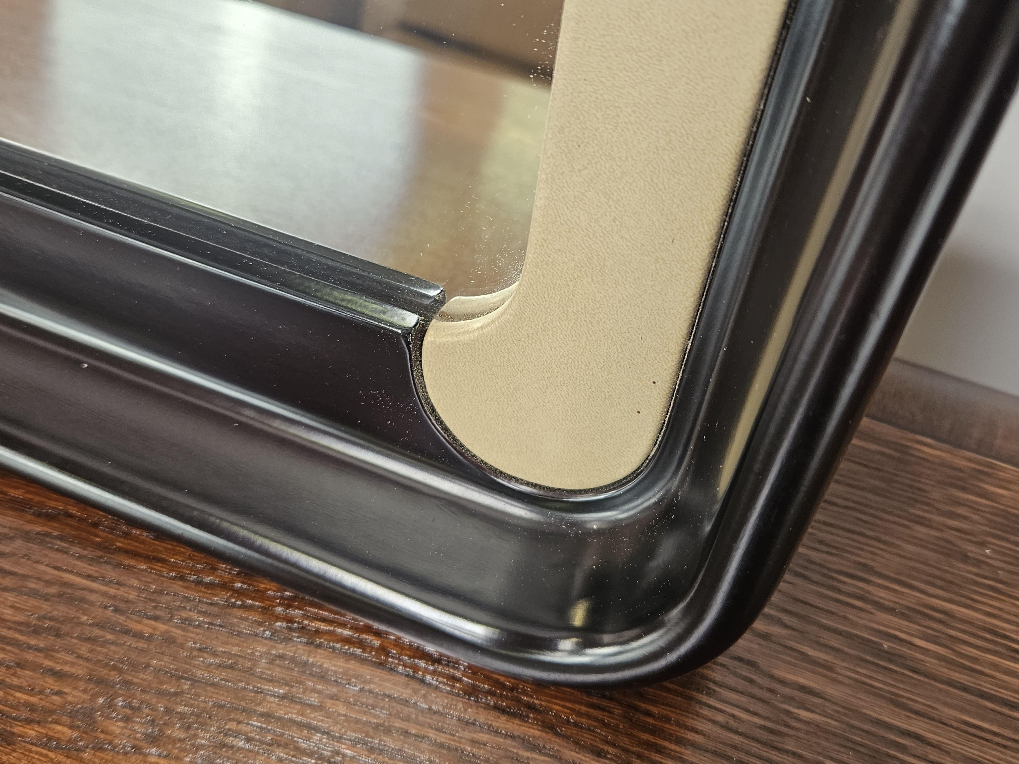 1970s square plastic and skai wall mirror In Good Condition For Sale In Premariacco, IT