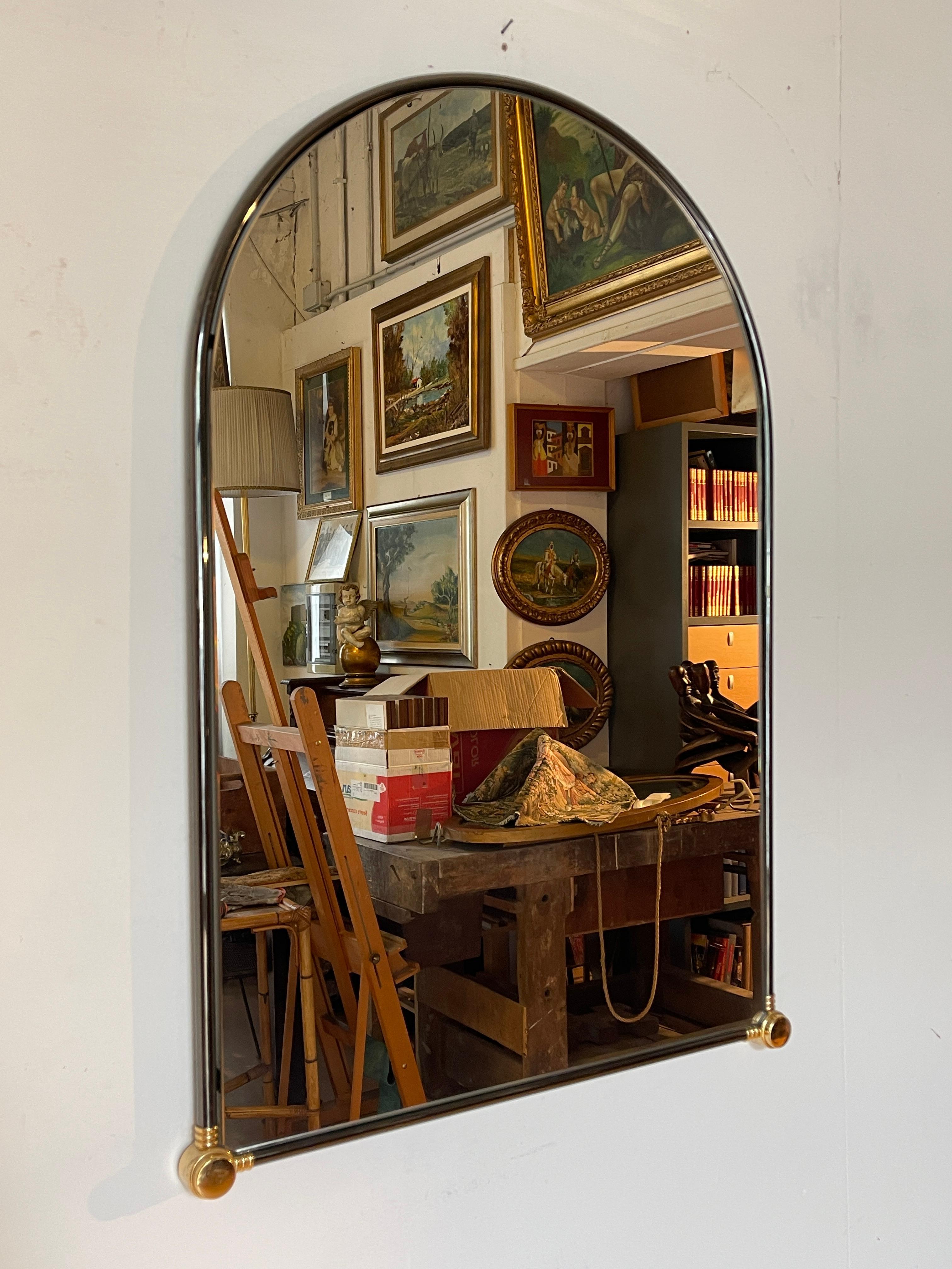 Mid-Century moderno Specchio da parete rotondo bistrot italiano vintage anni '70 in metallo e ottone in vendita