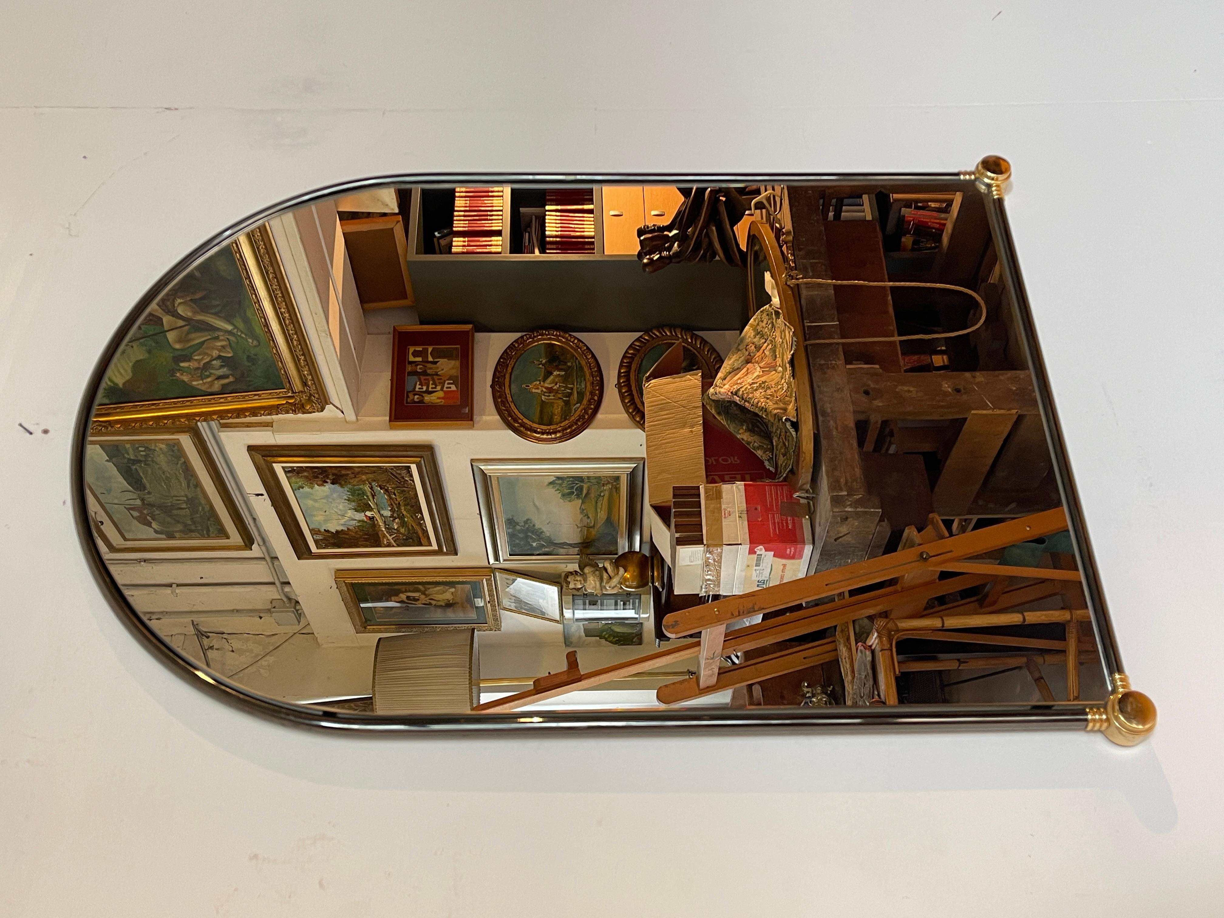 Specchio da parete rotondo bistrot italiano vintage anni '70 in metallo e ottone Otro en venta