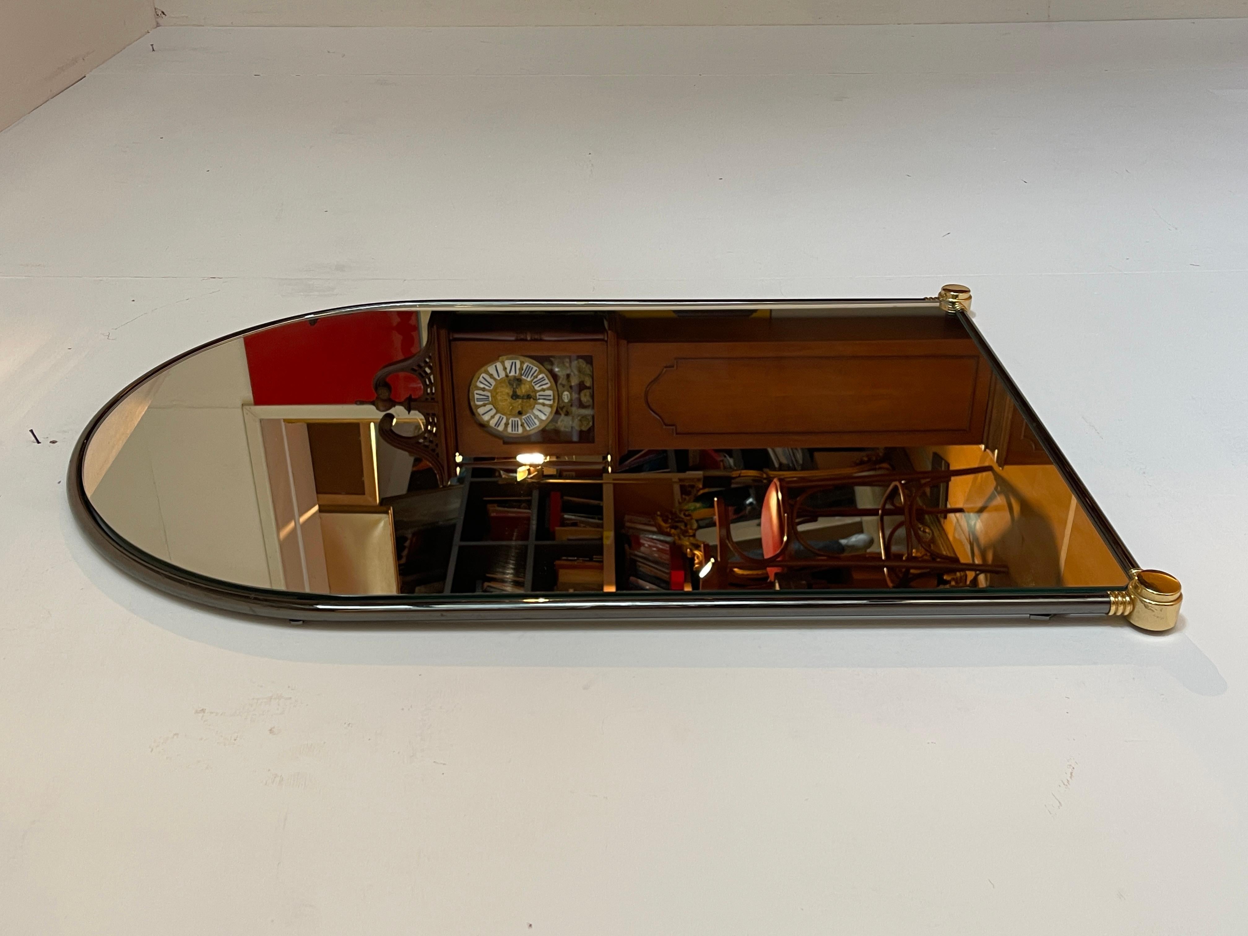 Specchio da parete rotondo bistrot italiano vintage anni '70 in metallo e ottone 20th Century en venta