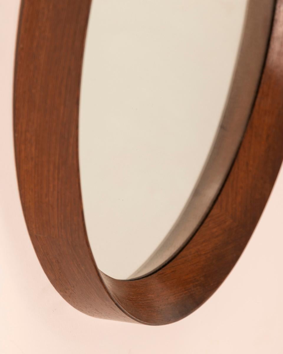 Round wall mirror with Teak wood frame, Italian design, 1960s.

CONDITION: In good condition, may show signs of wear given by time.

DIMENSIONS: Height 59 cm; Width 59 cm; Length 6 cm

MATERIAL: Wood and glass

YEAR OF PRODUCTION: Anni 60