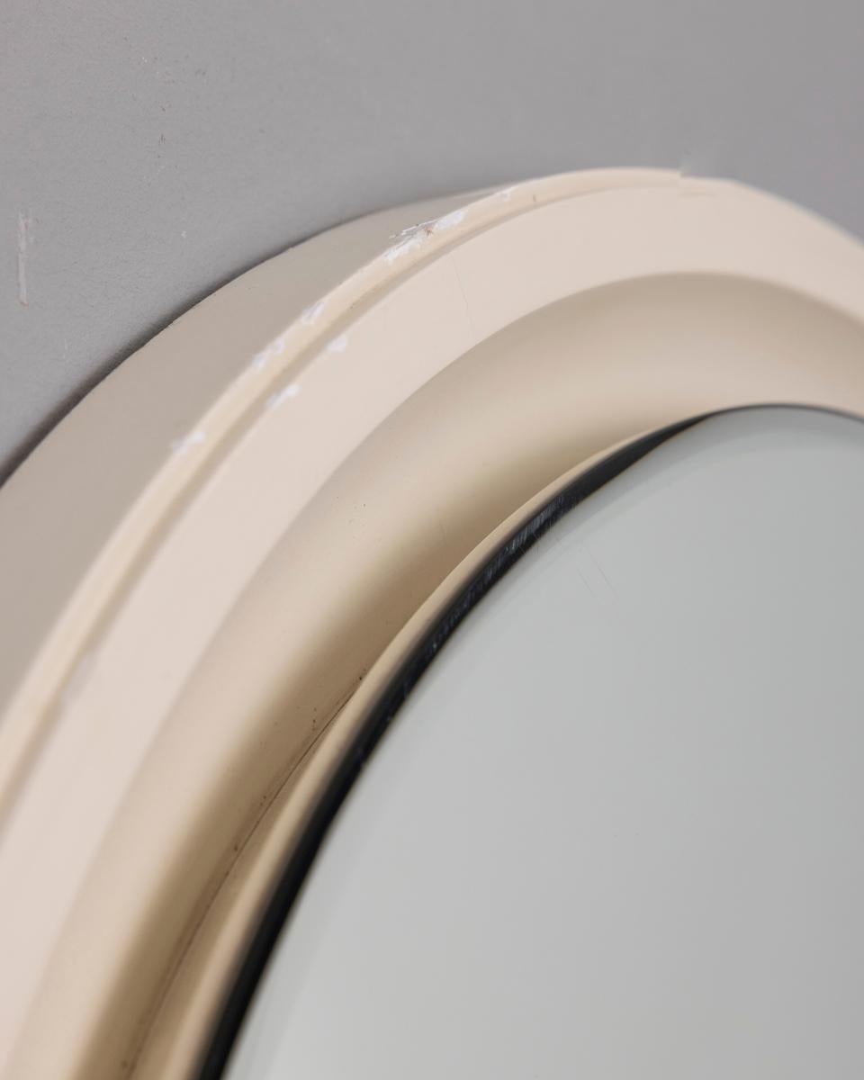 Fine XX secolo Specchio da parete rotondo vintage degli anni '70 in legno bianco, design Italia in vendita