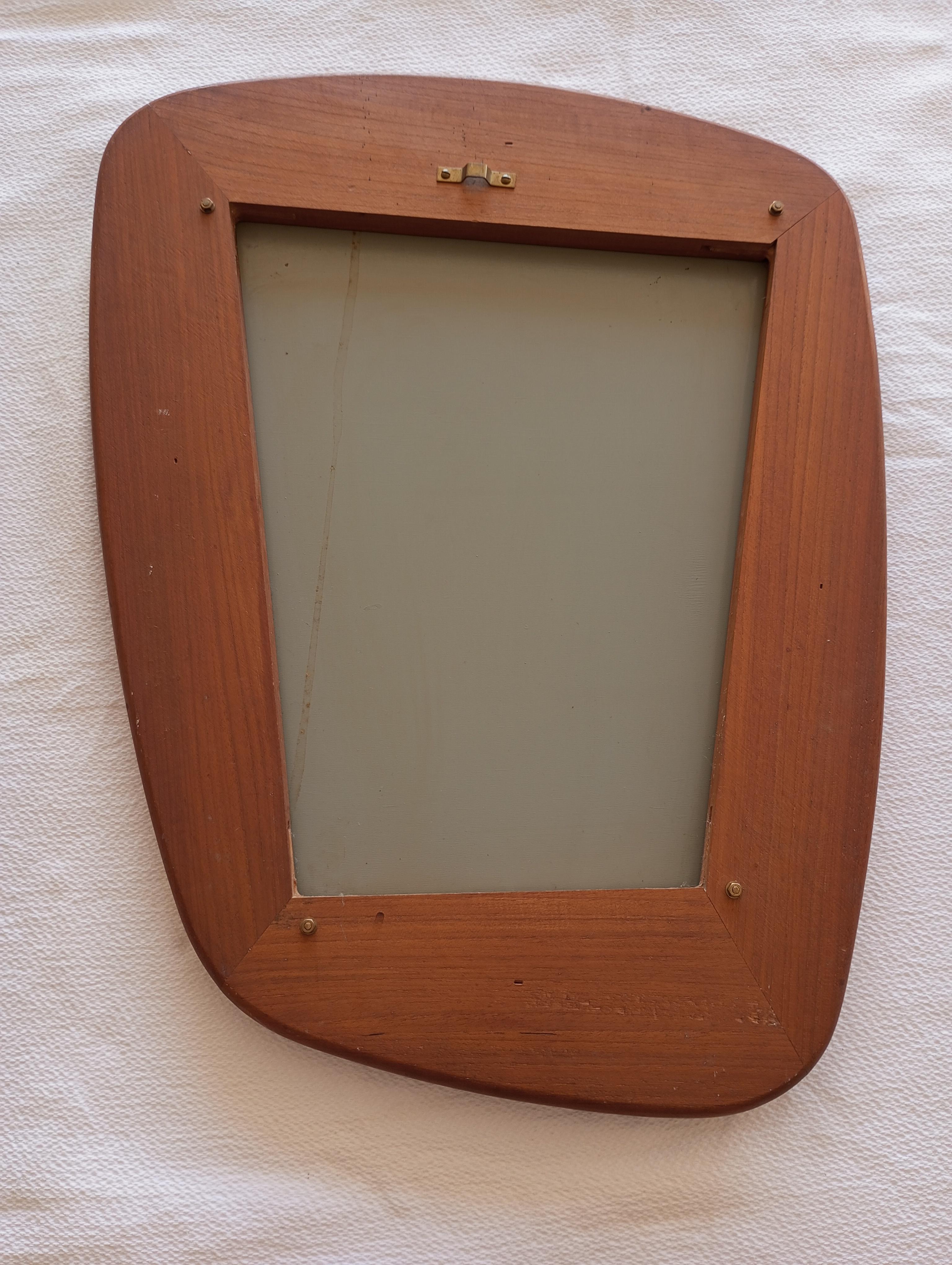Miroir mural scandinave avec cadre  en teck en vente 5