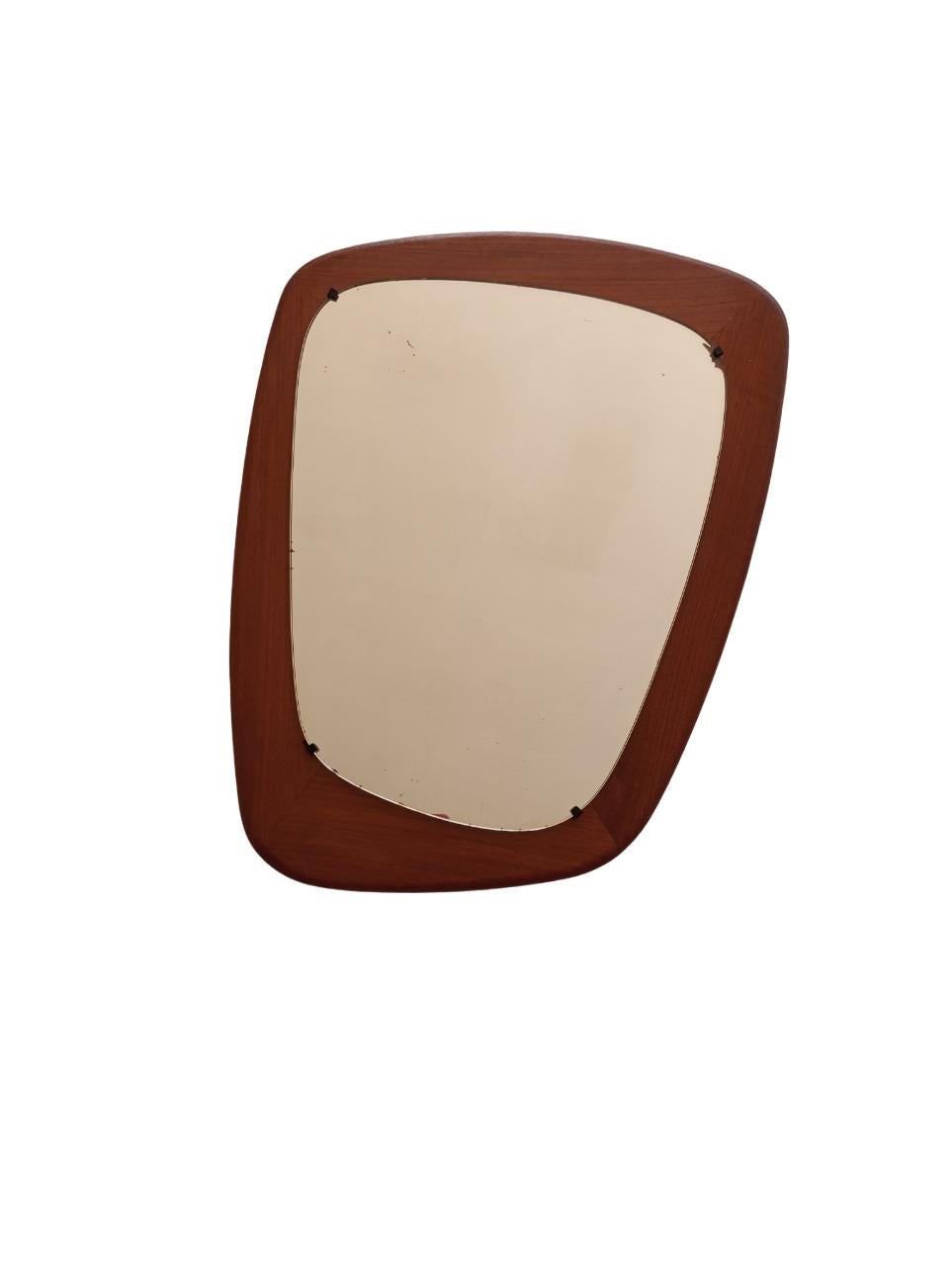 Miroir mural scandinave avec cadre  en teck en vente 6