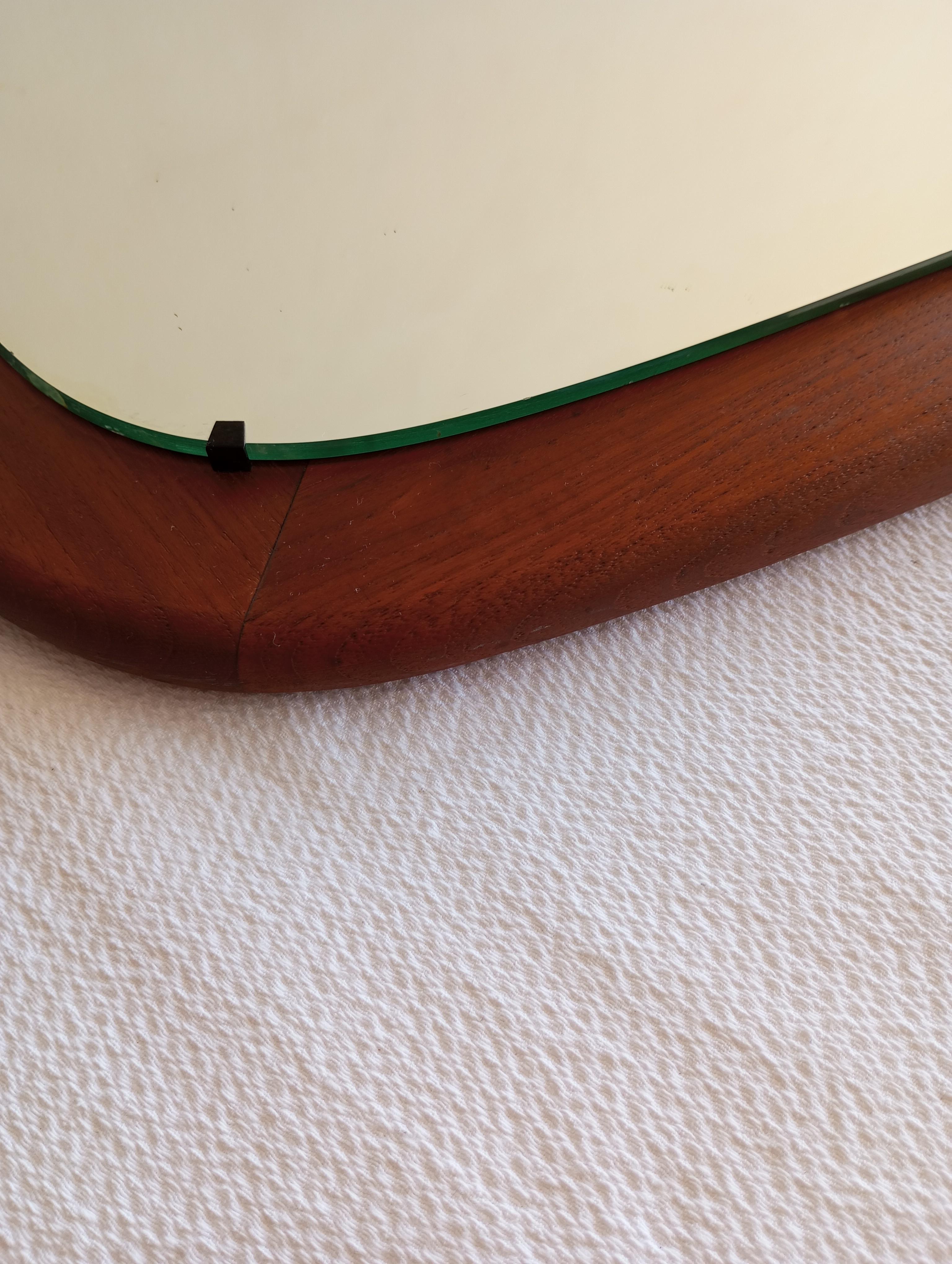 Scandinavian Miroir mural scandinave avec cadre  en teck en vente