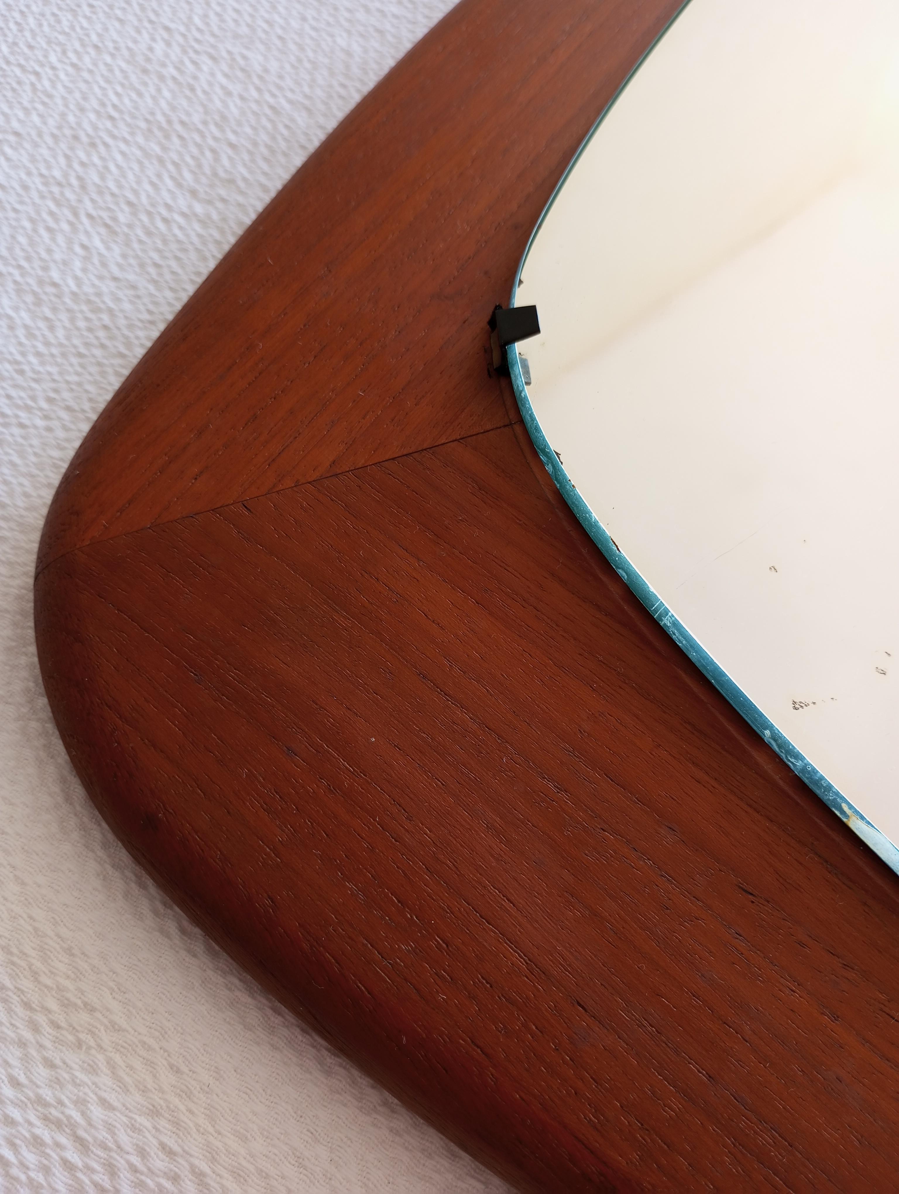 Miroir mural scandinave avec cadre  en teck Bon état - En vente à Firenze, FI