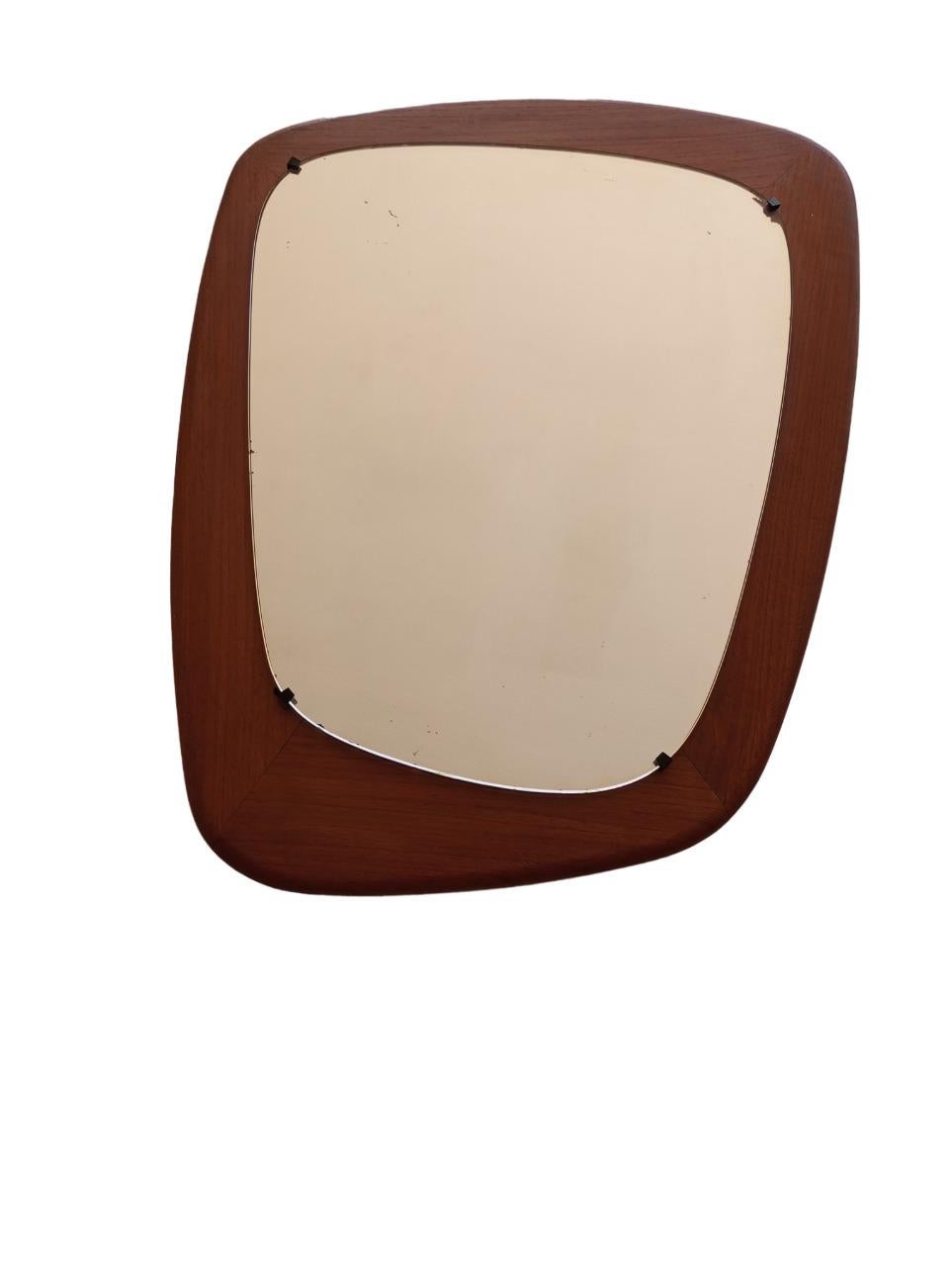 Mid-19th Century Miroir mural scandinave avec cadre  en teck en vente