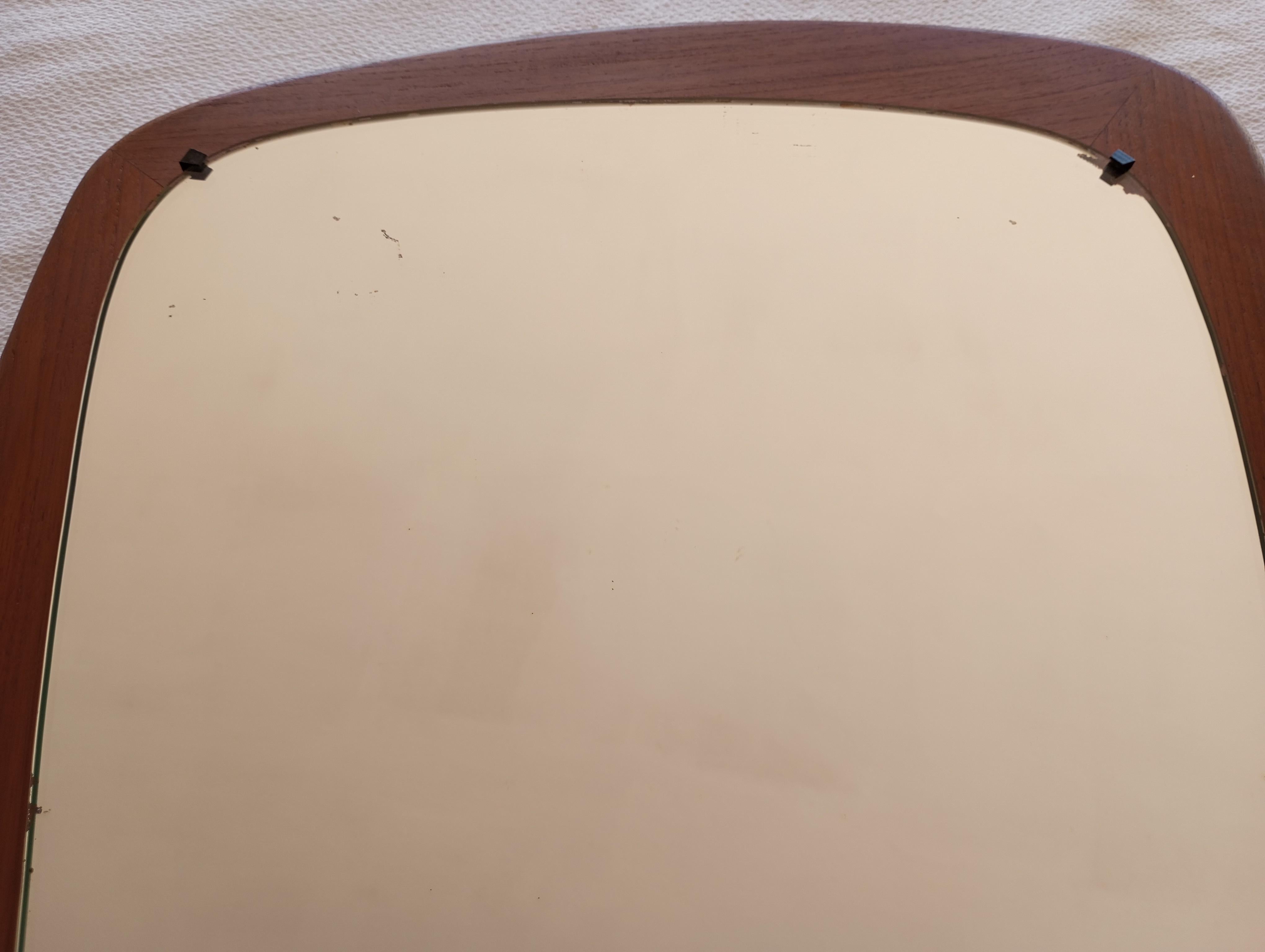 Miroir mural scandinave avec cadre  en teck en vente 3