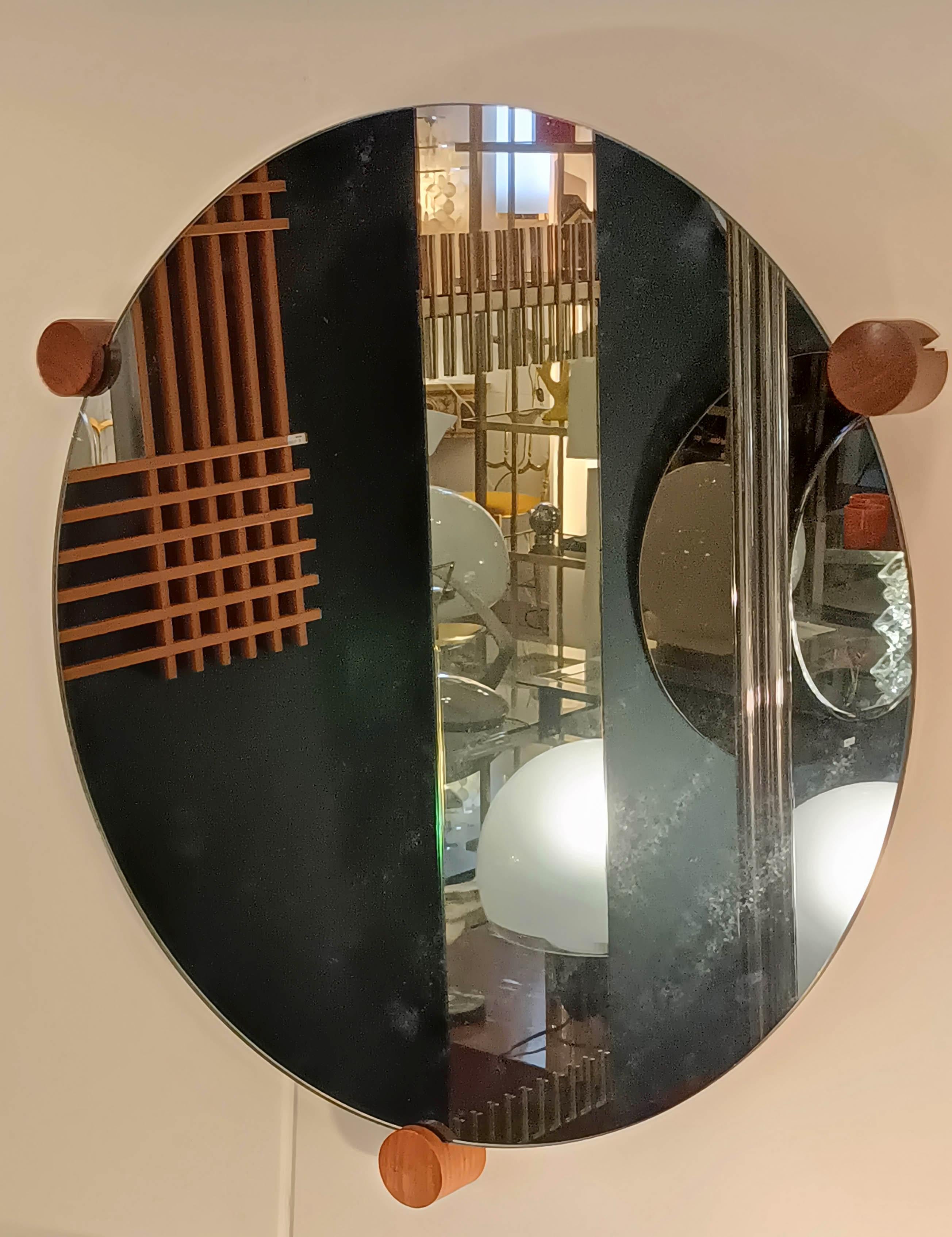 Espejo de pared redondo con detalles de madera, Italia, años 70 finales del siglo XX