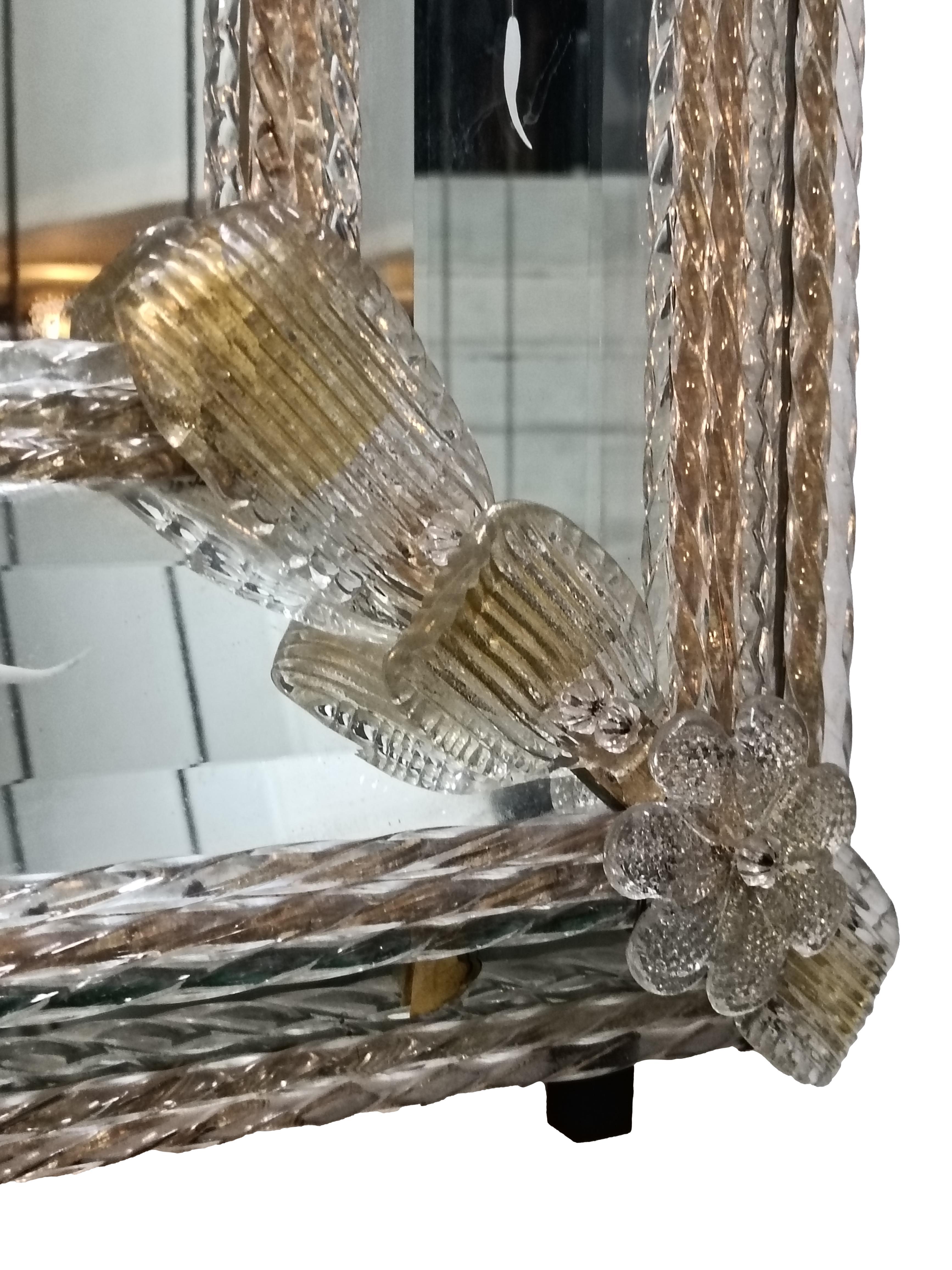 Specchio da Parete Veneziano con Motivi Floreali, Fiori e Foglie in Foglia Oro (Glas) im Angebot