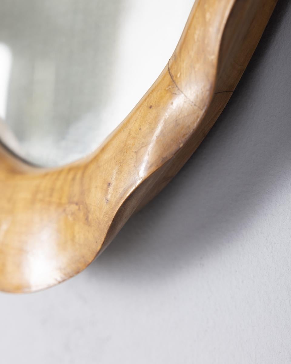 Espejo de pared vintage años 60 madera ondulada diseño italiano Mid-20th Century en venta