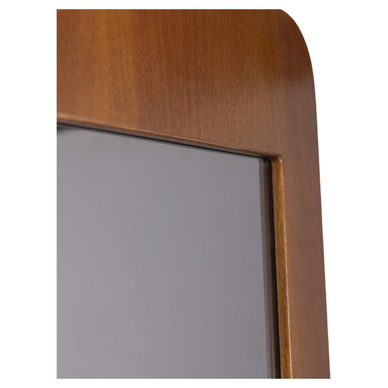 Miroir mural rectangulaire avec cadre en bois, design italien, années 1960.

CONDITION :
En bon état, peut présenter des signes d'usure dus à l'âge.

DIMENSIONS :
Hauteur 95 cm ; largeur 50 cm ; profondeur 2 cm ;

MATÉRIAUX :
Bois et verre.

ANNÉE