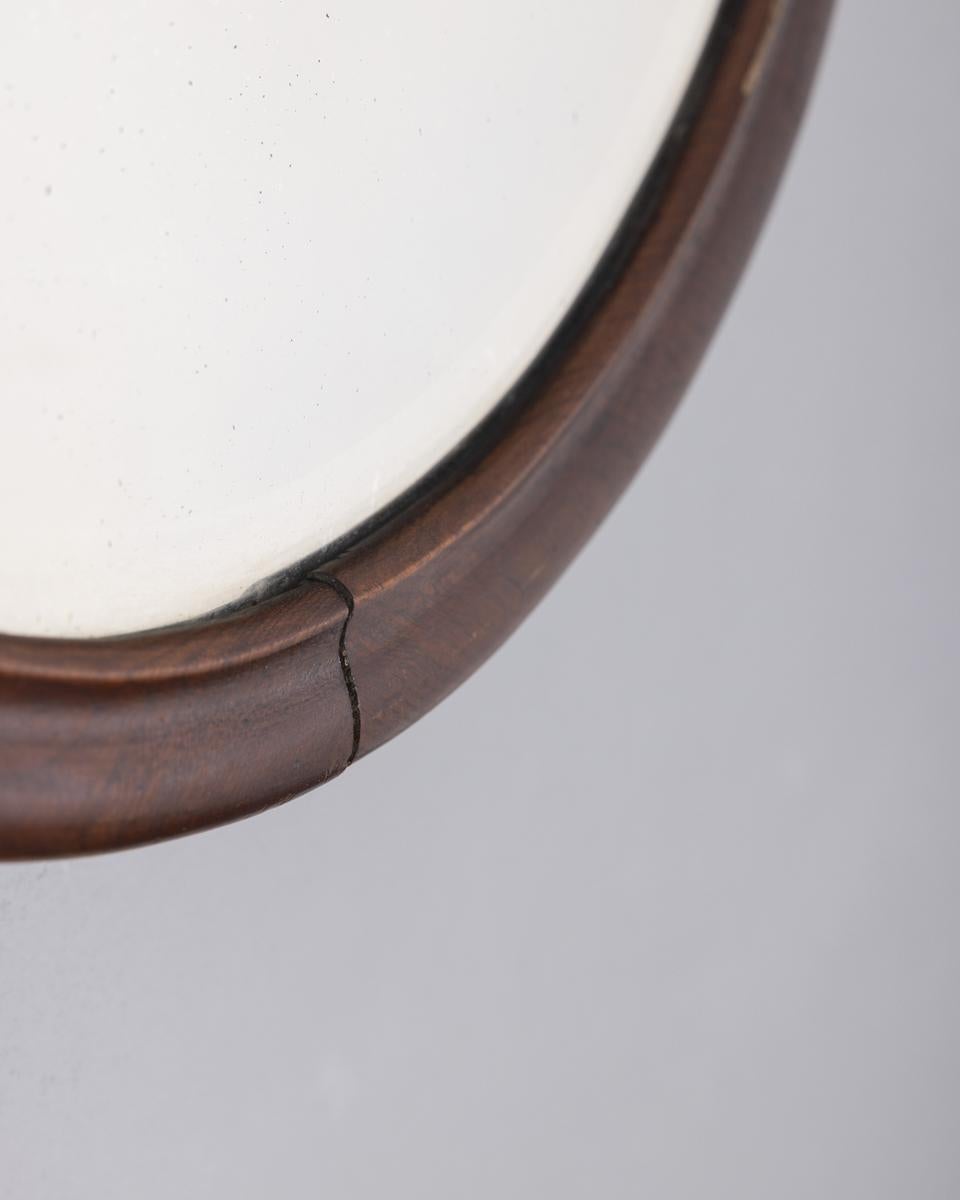Espejo de pared vintage de diseño italiano de los años 60 en madera de nogal Mid-20th Century en venta