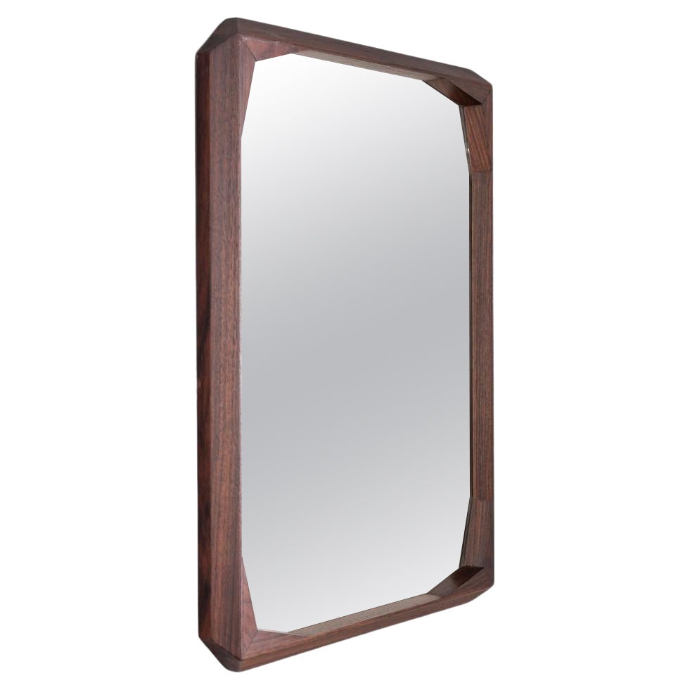 Specchio da parete vintage anni '60 in legno di noce disegnato da Dino Cavalli