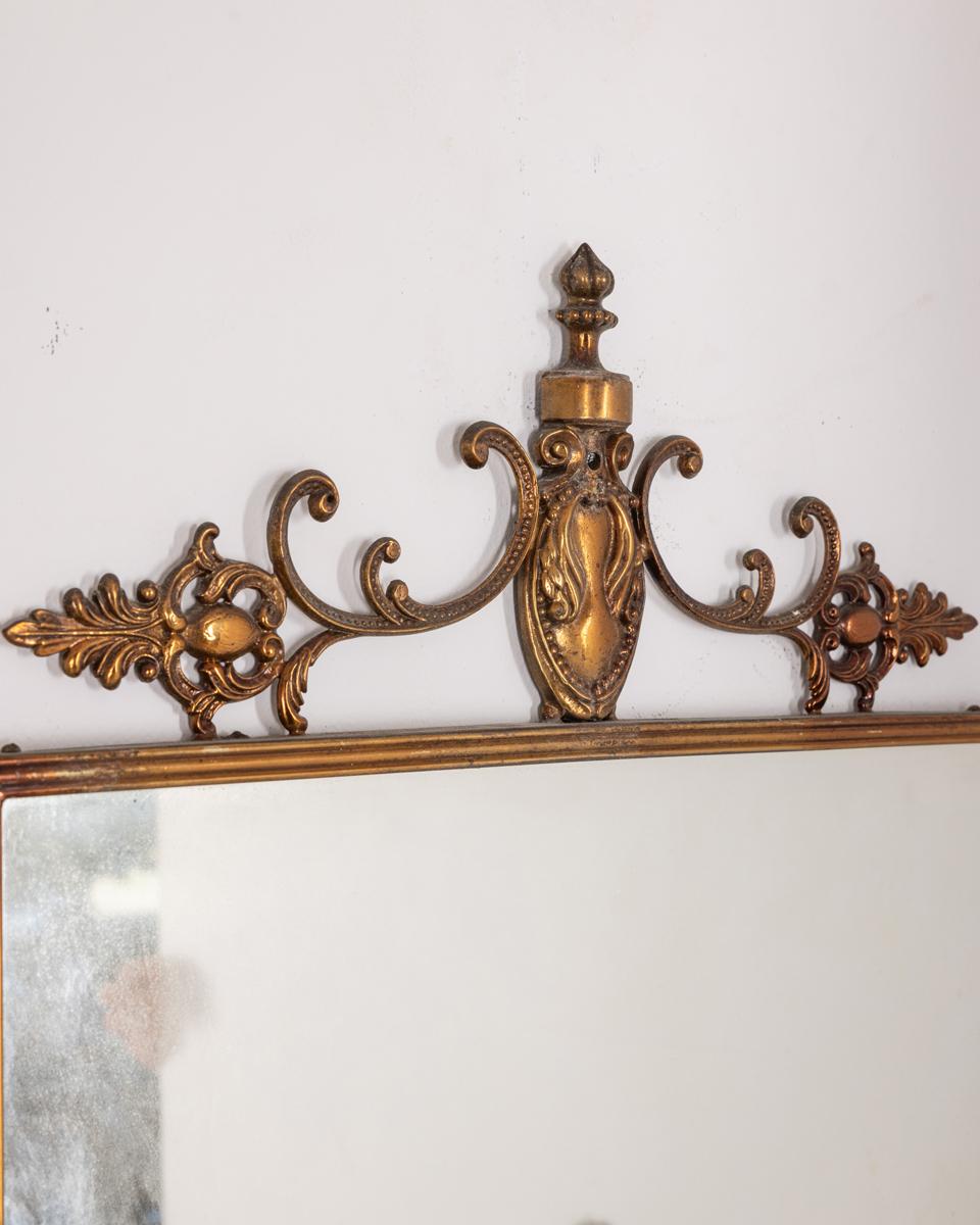 Mid-Century Modern Specchio da parete vintage anni 60 in ottone dorato design Italiano
