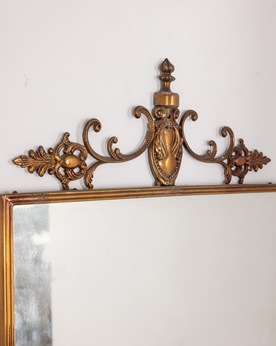 Specchio da parete vintage anni 60 in ottone dorato design Italiano In Good Condition In None, IT