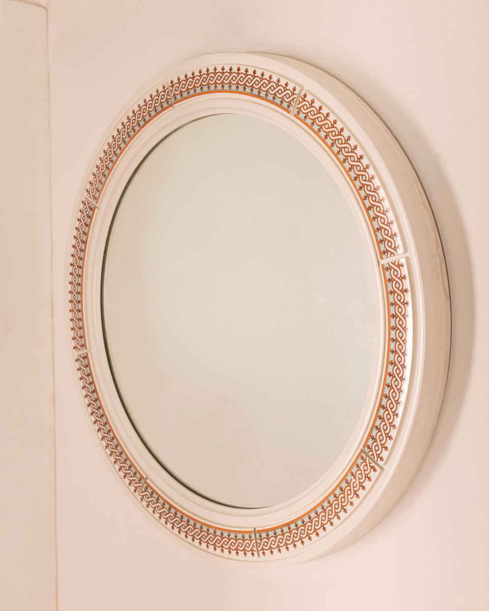 Round wall mirror with decorated plastic frame, design Carrara Matta, 1970s.

CONDITION: In good condition, may show signs of wear given by time.

DIMENSIONS: Height 66 cm; width 66 cm; length 4.5 cm;

MATERIALS: Plastic and Glass

YEAR OF