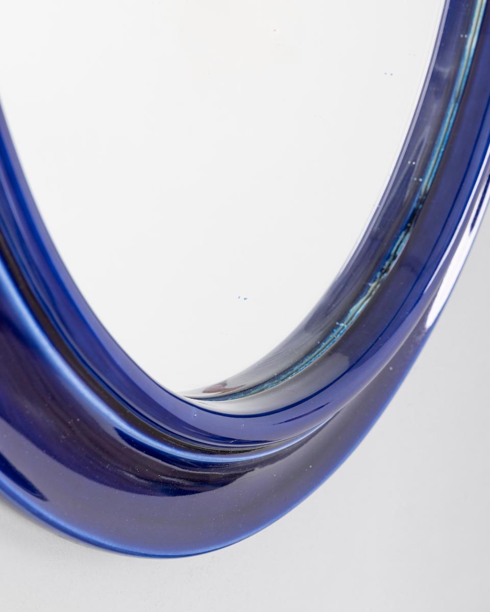 Specchio da parete vintage anni 70 in ceramica blu design Italiano (Keramik) im Angebot