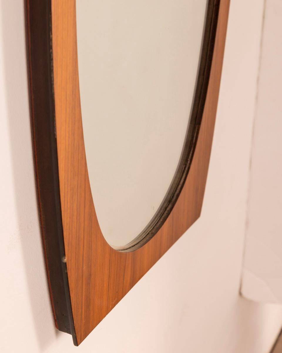 Vintage 1970s wooden wall mirror design Gianfranco Frattini In Good Condition For Sale In None, IT