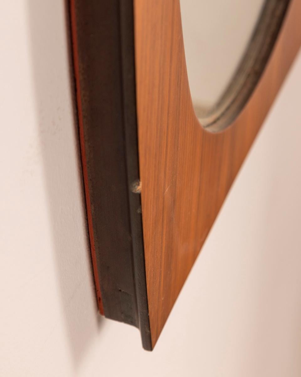 Vetro Specchio da parete vintage anni 70 in legno design Gianfranco Frattini in vendita