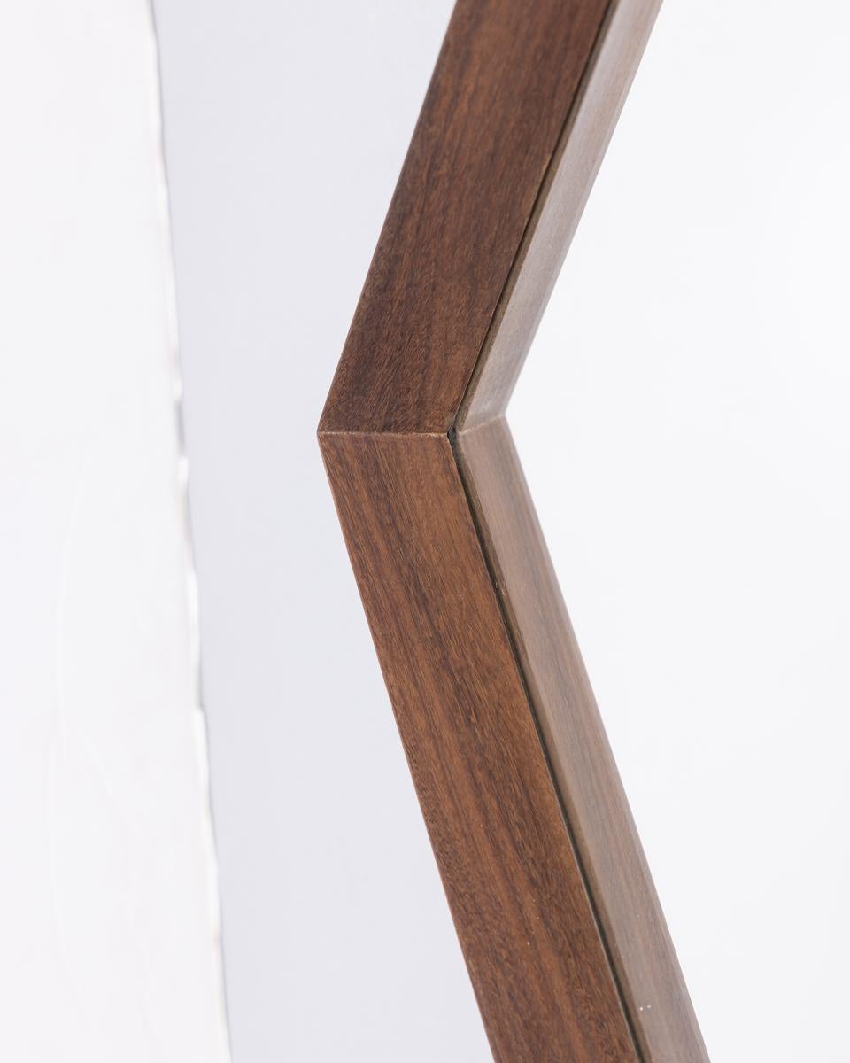 Espejo de pared vintage años 70 en madera y cuero diseño italiano Italian en venta