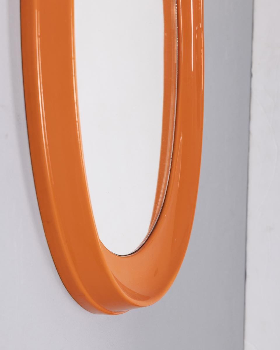 Vintage 70s Orange Kunststoff Wandspiegel Italienisches Design (Italian) im Angebot