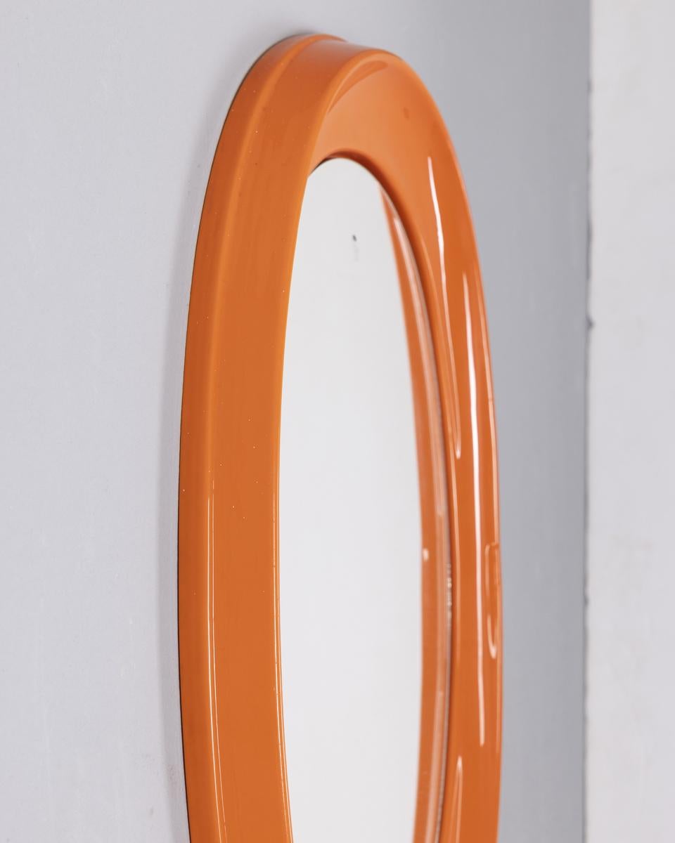 Vintage 70s Orange Kunststoff Wandspiegel Italienisches Design im Zustand „Gut“ im Angebot in None, IT