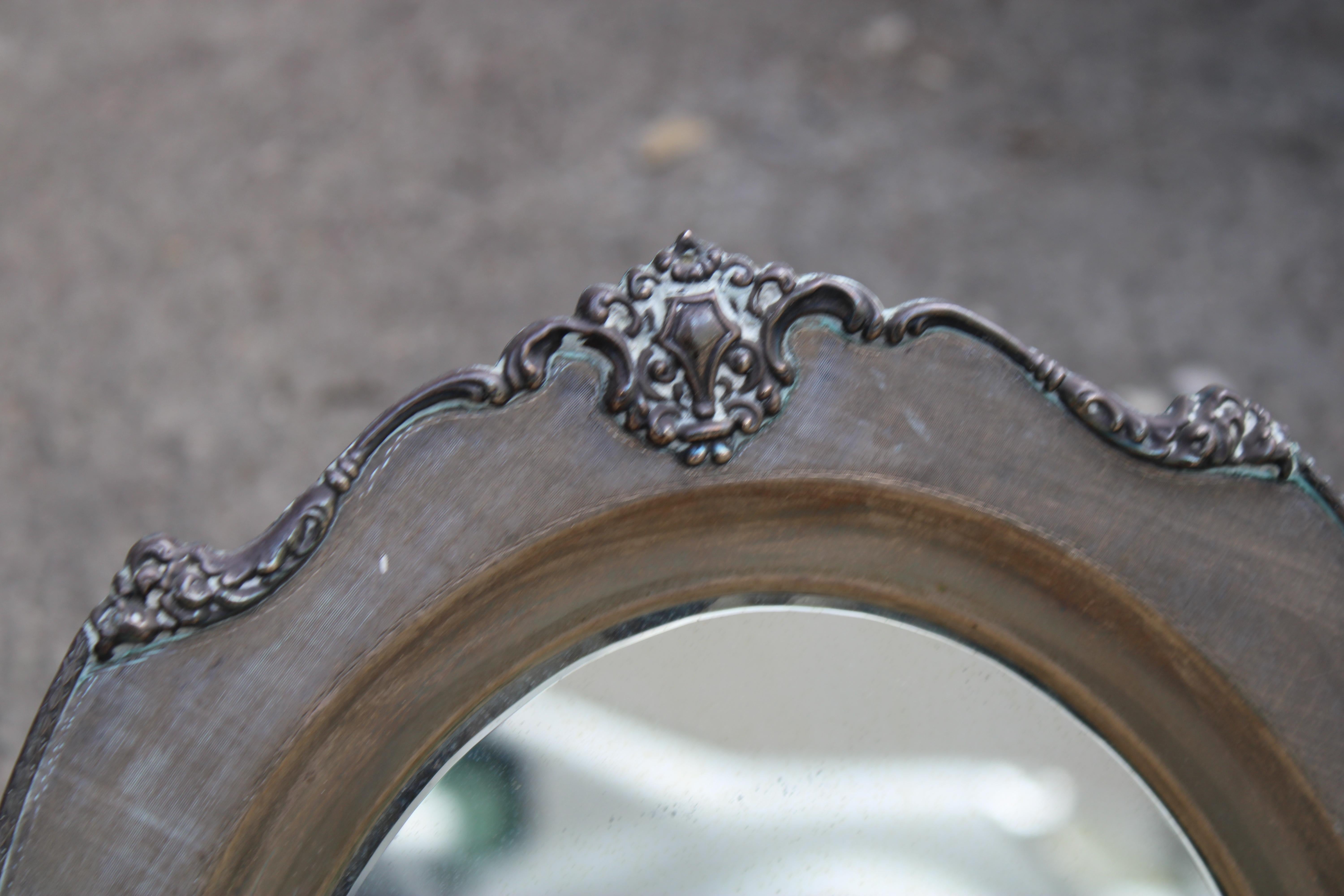 deliziosa cornice in argento con specchio Ovale da tavolo 1950 Italia
