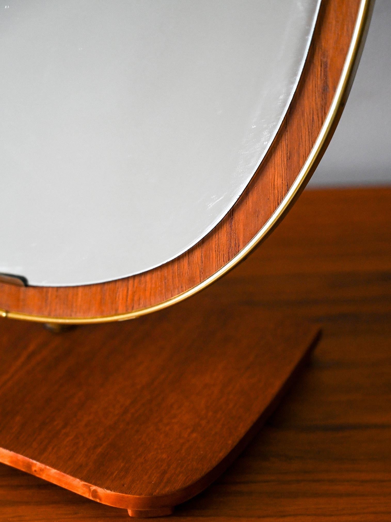 Scandinave moderne Miroir de table vintage scandinave en teck et laiton en vente