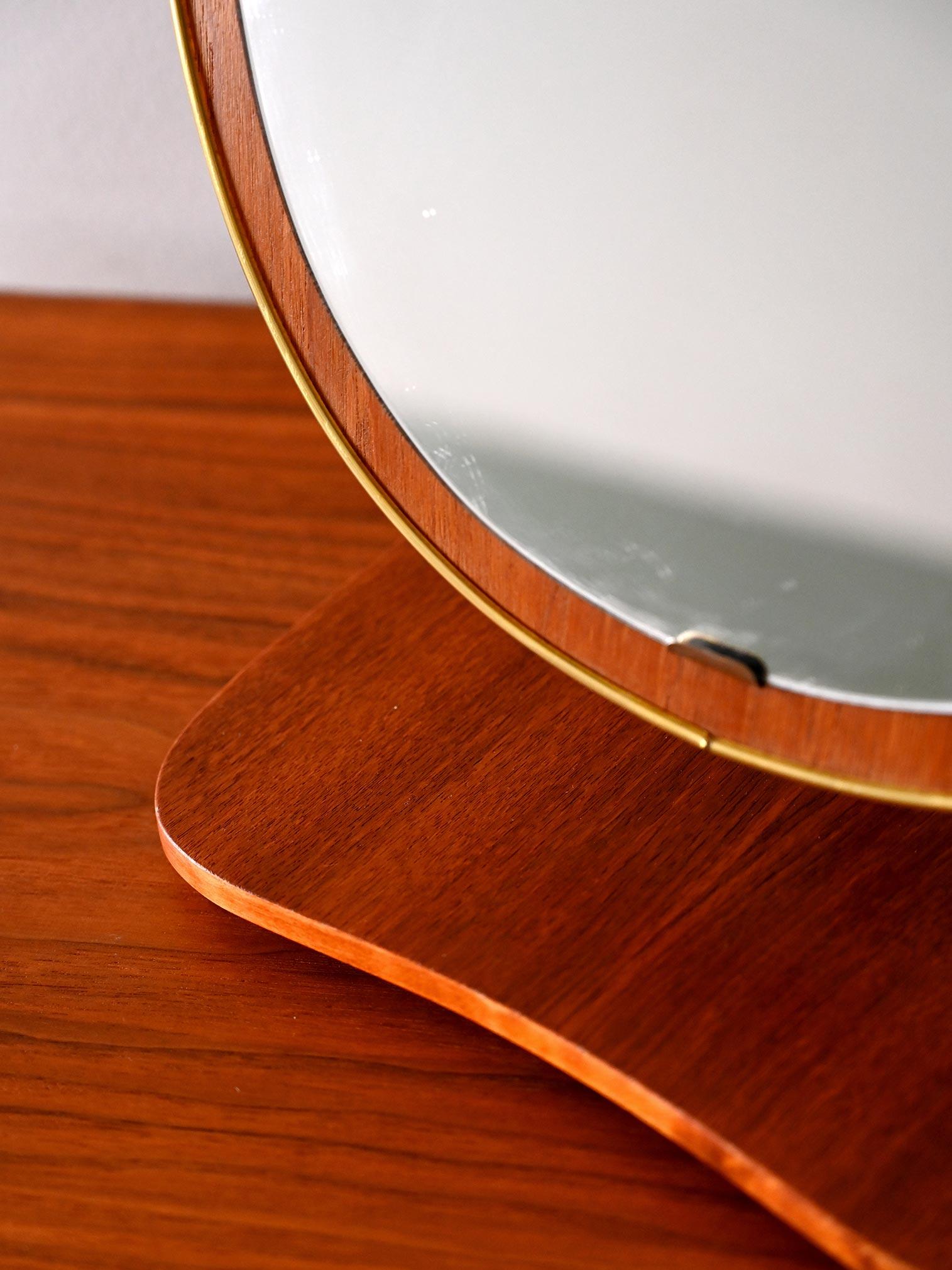 Miroir de table vintage scandinave en teck et laiton Bon état - En vente à Brescia, IT