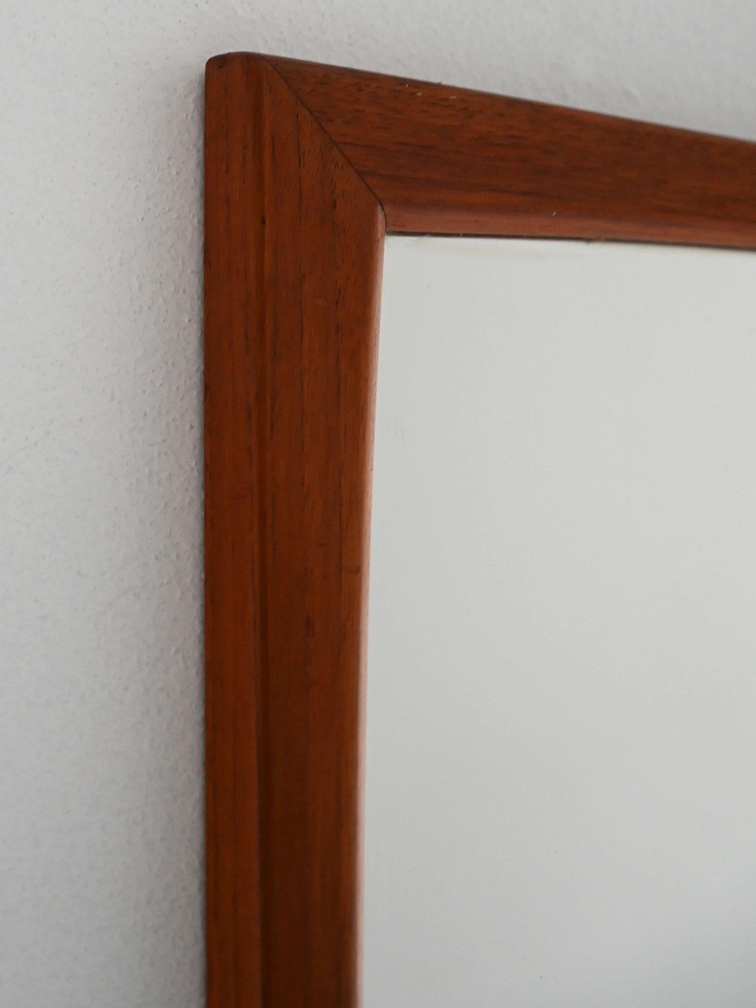 Danish Aksel Kjersgaard teak mirror from the 1950s/60s In Good Condition For Sale In Brescia, IT