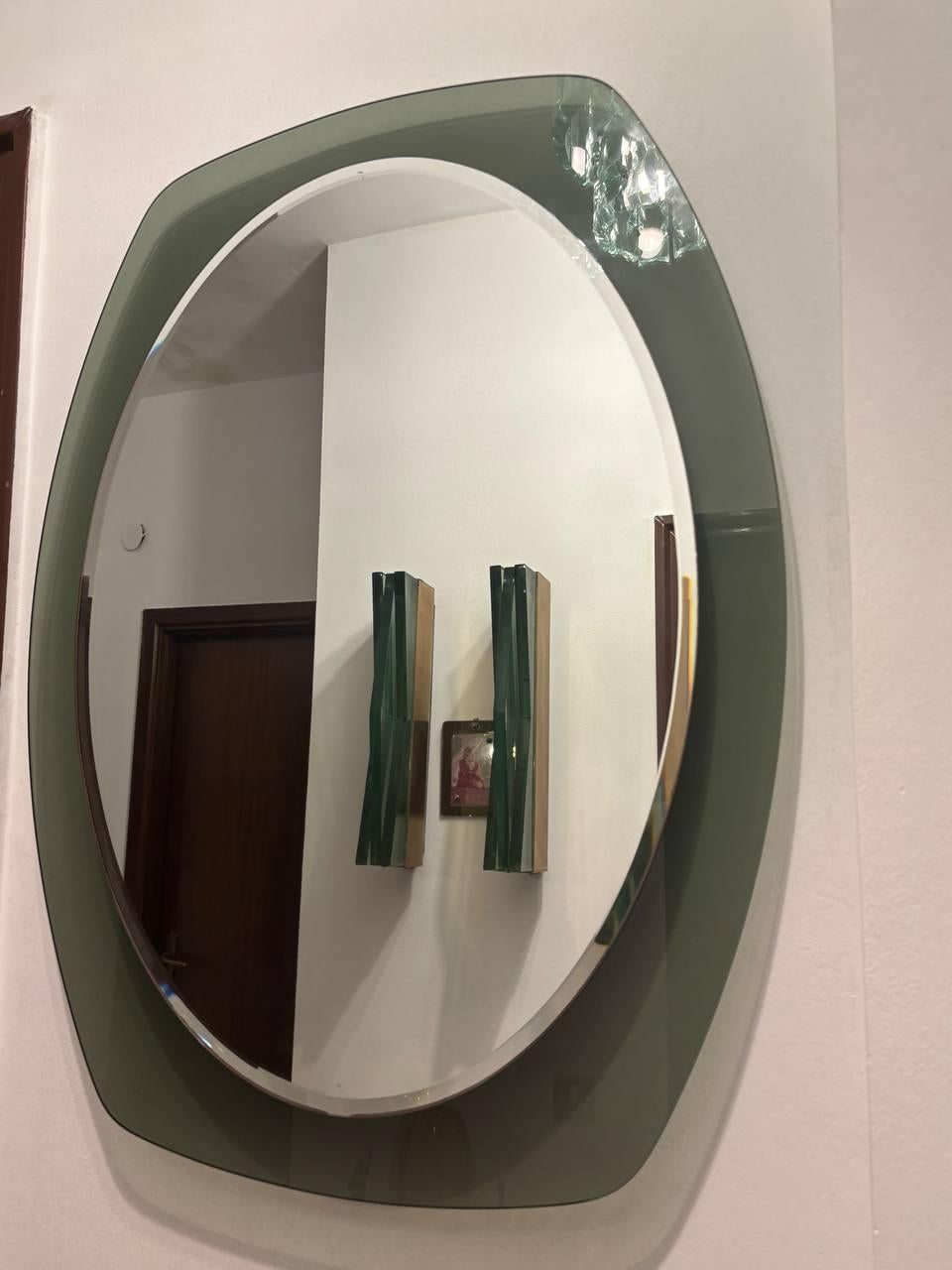 Mid-20th Century Specchio di metà secolo Fontana Arte per Veca con timbro cornice verde anni 60 in vendita
